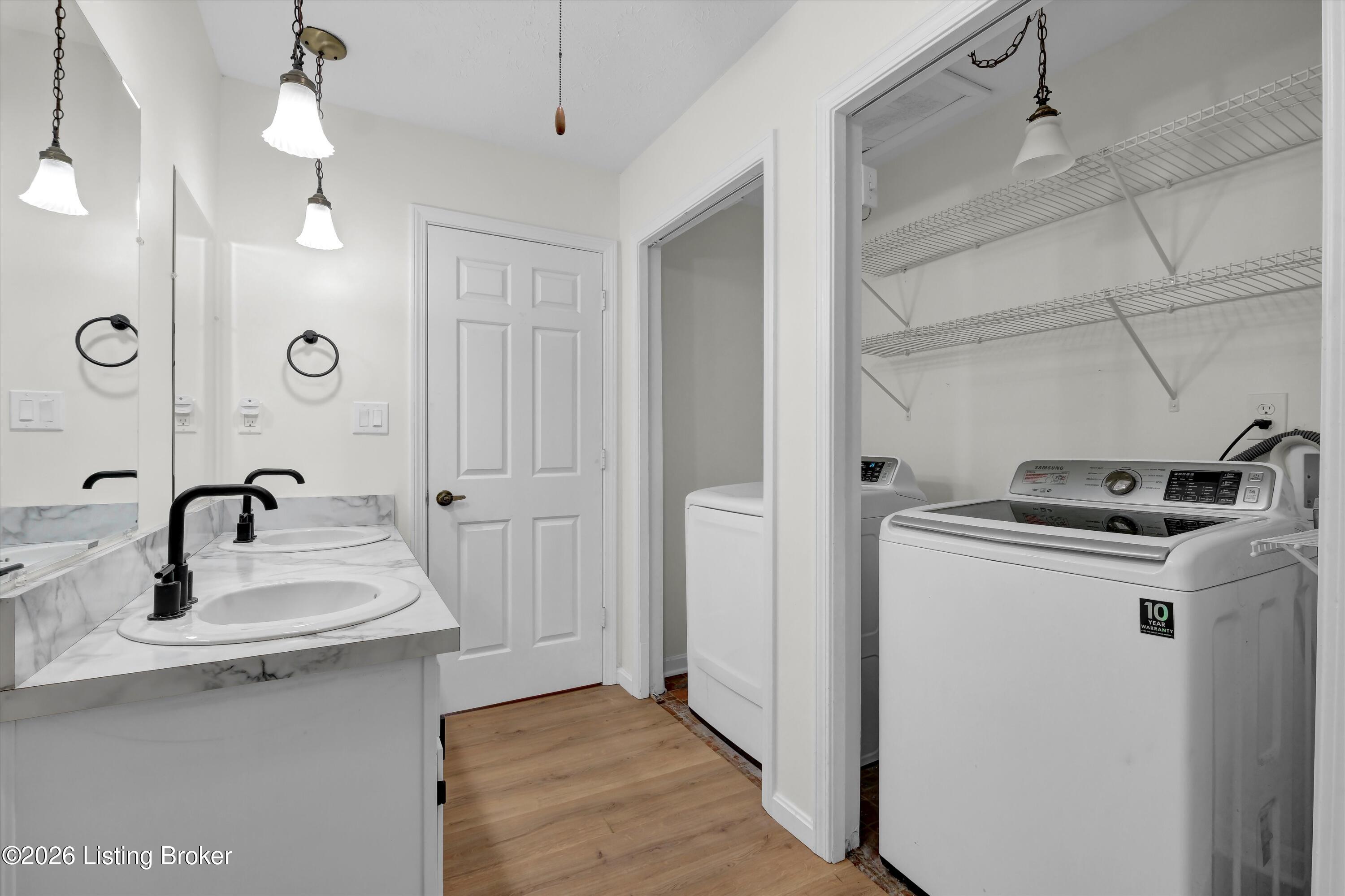 3822 Carriage Hill Dr Property Photo 24