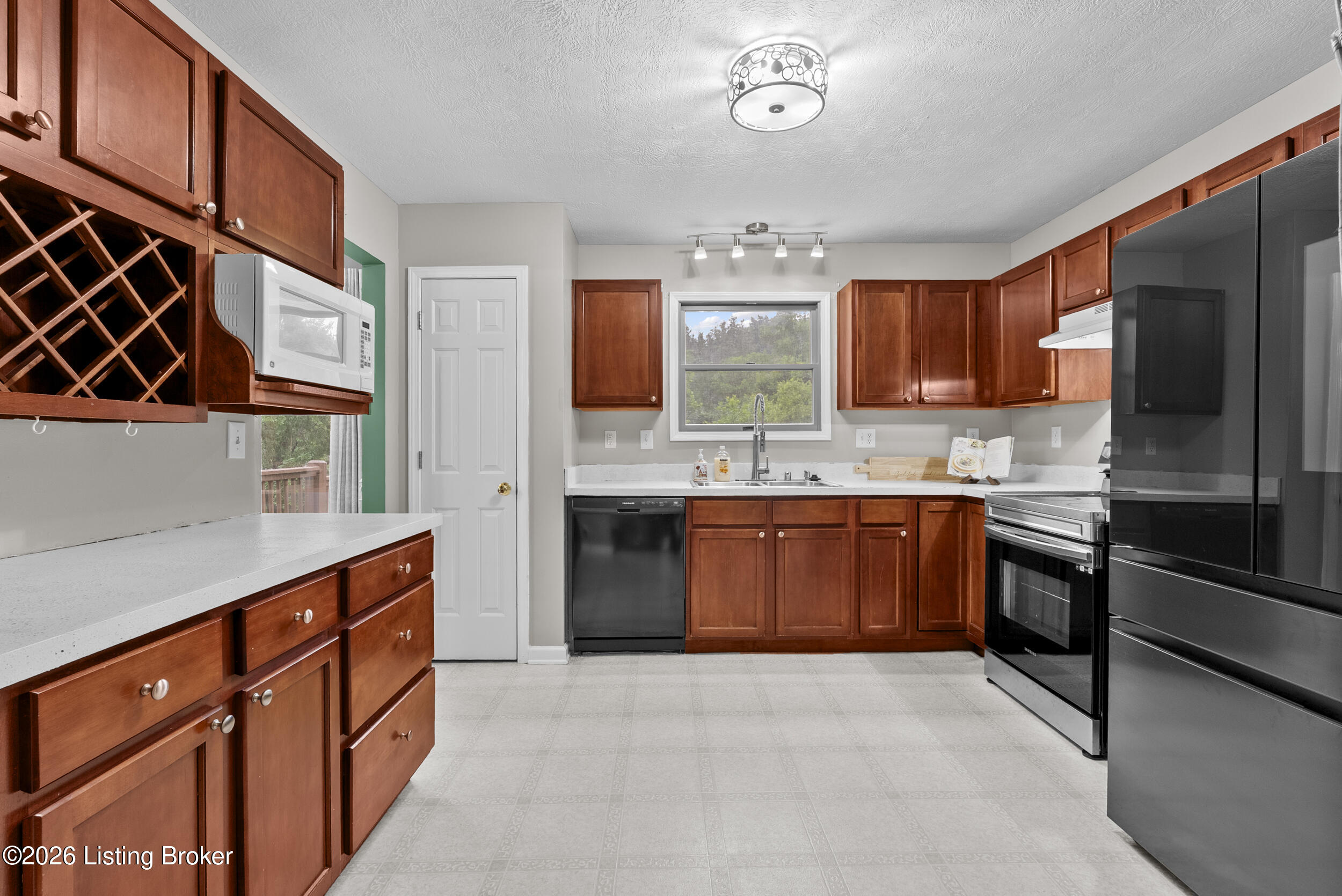 12304 Dominion Way Property Photo 13