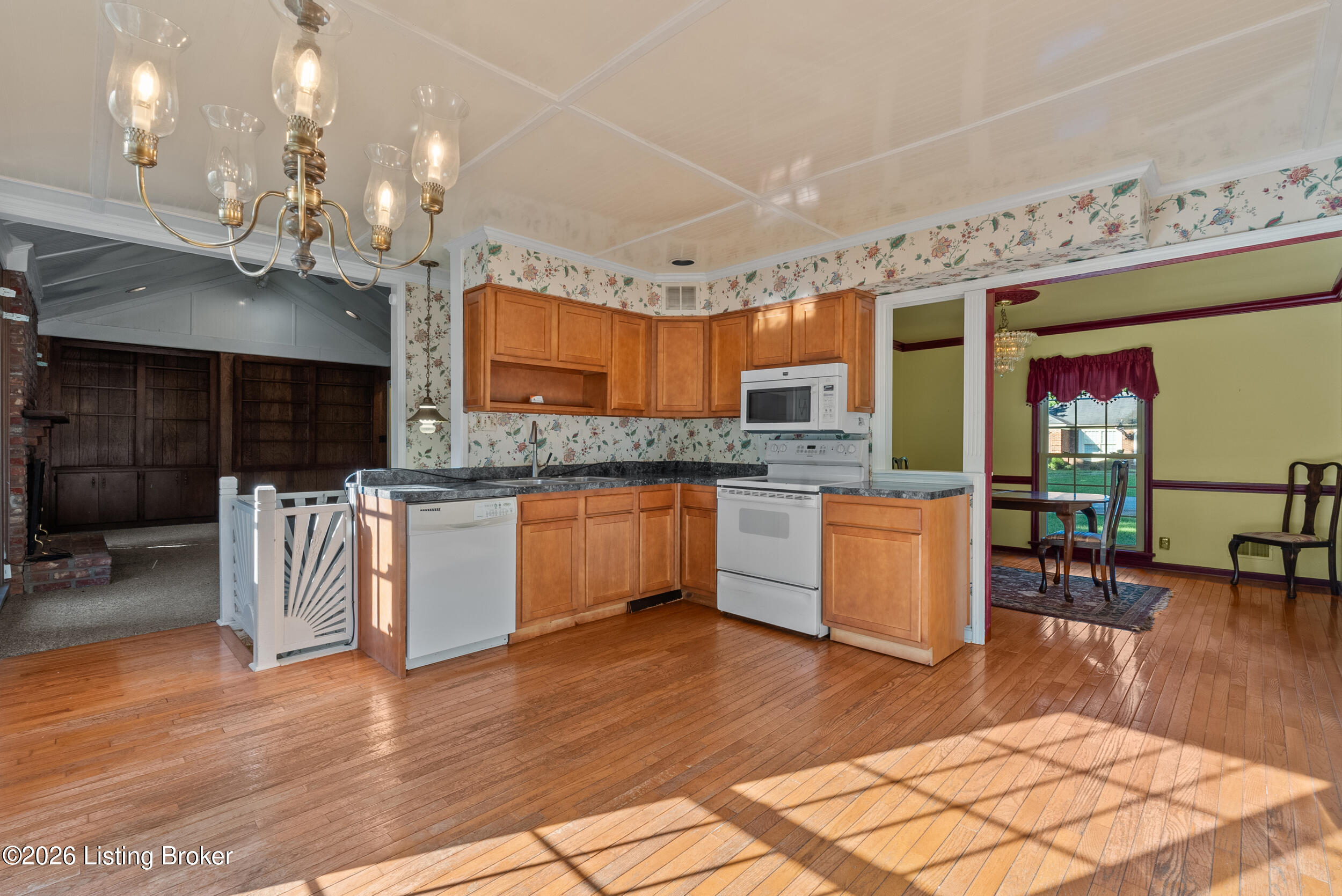 2409 Chattesworth Ln Property Photo 4