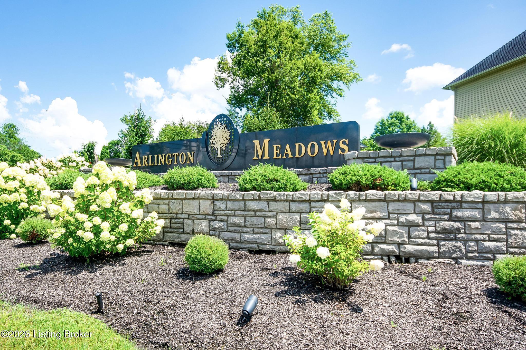 416 Arlington Meadows Dr Property Photo 3