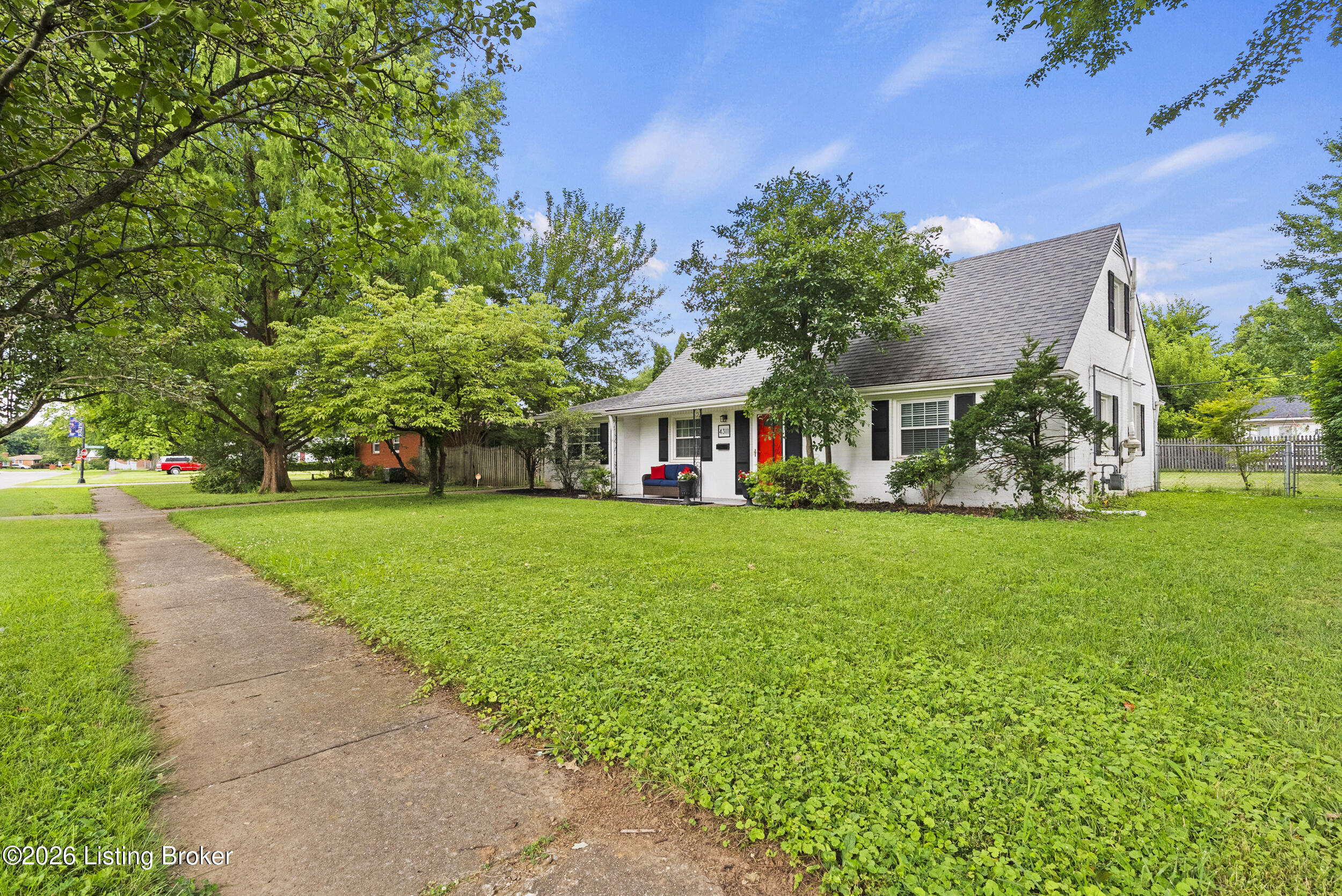 4311 Lynnbrook Dr Property Photo 2