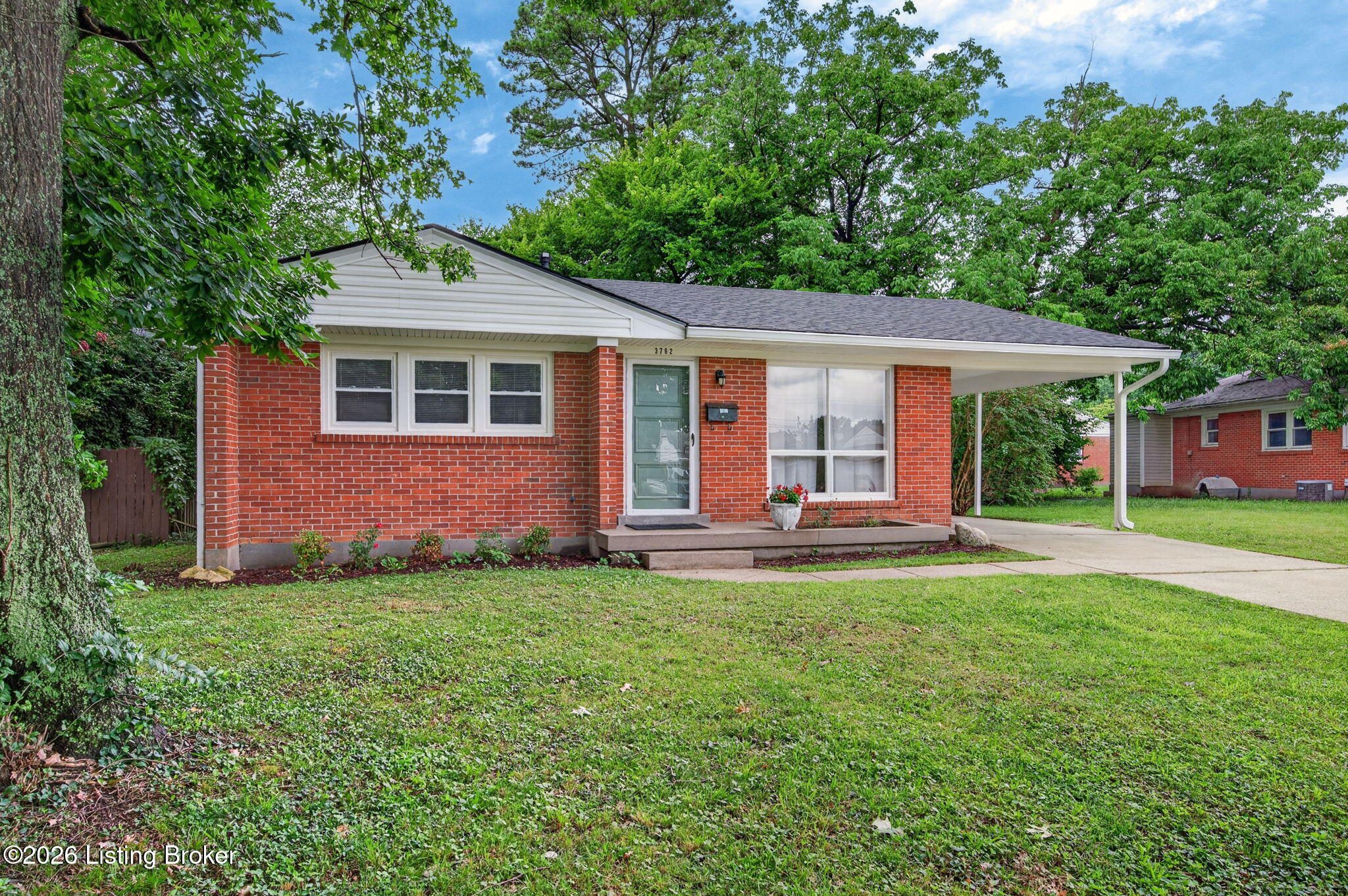 3762 Glenmeade Rd Property Photo 2