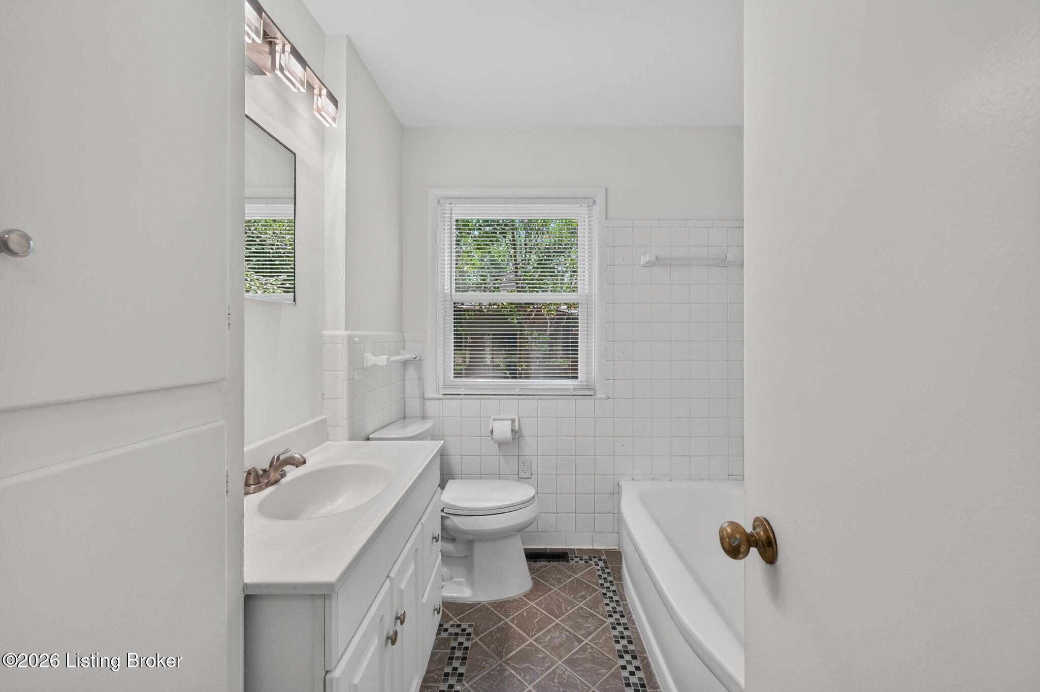 3762 Glenmeade Rd Property Photo 18