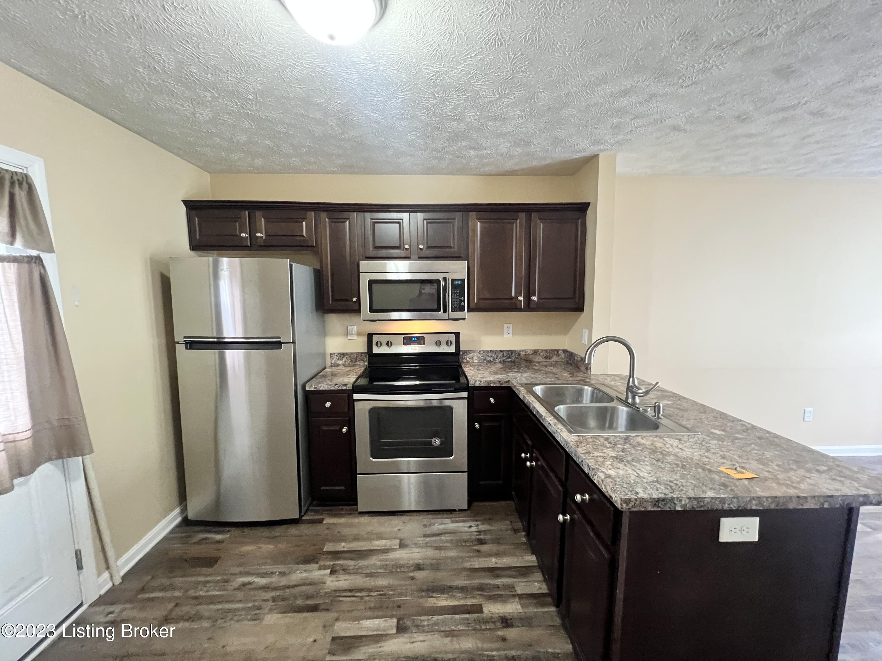 5802 Lake Erie Dr Property Photo 3
