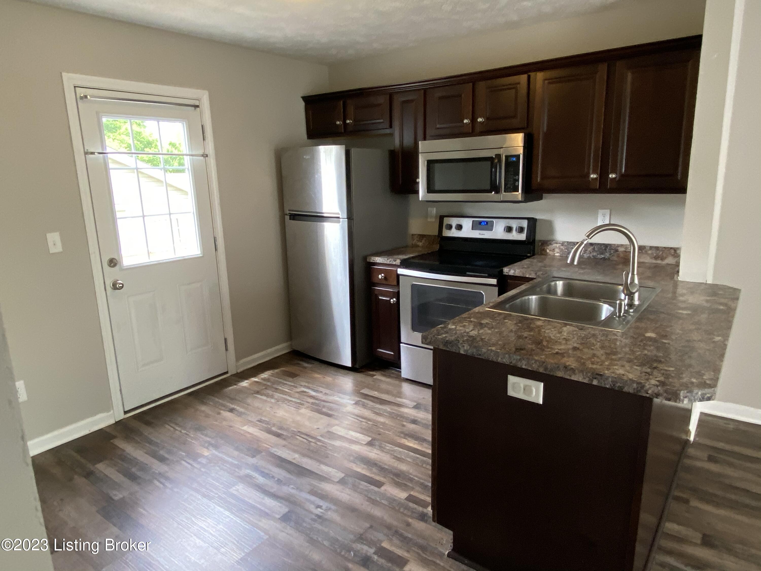 5802 Lake Erie Dr Property Photo 4