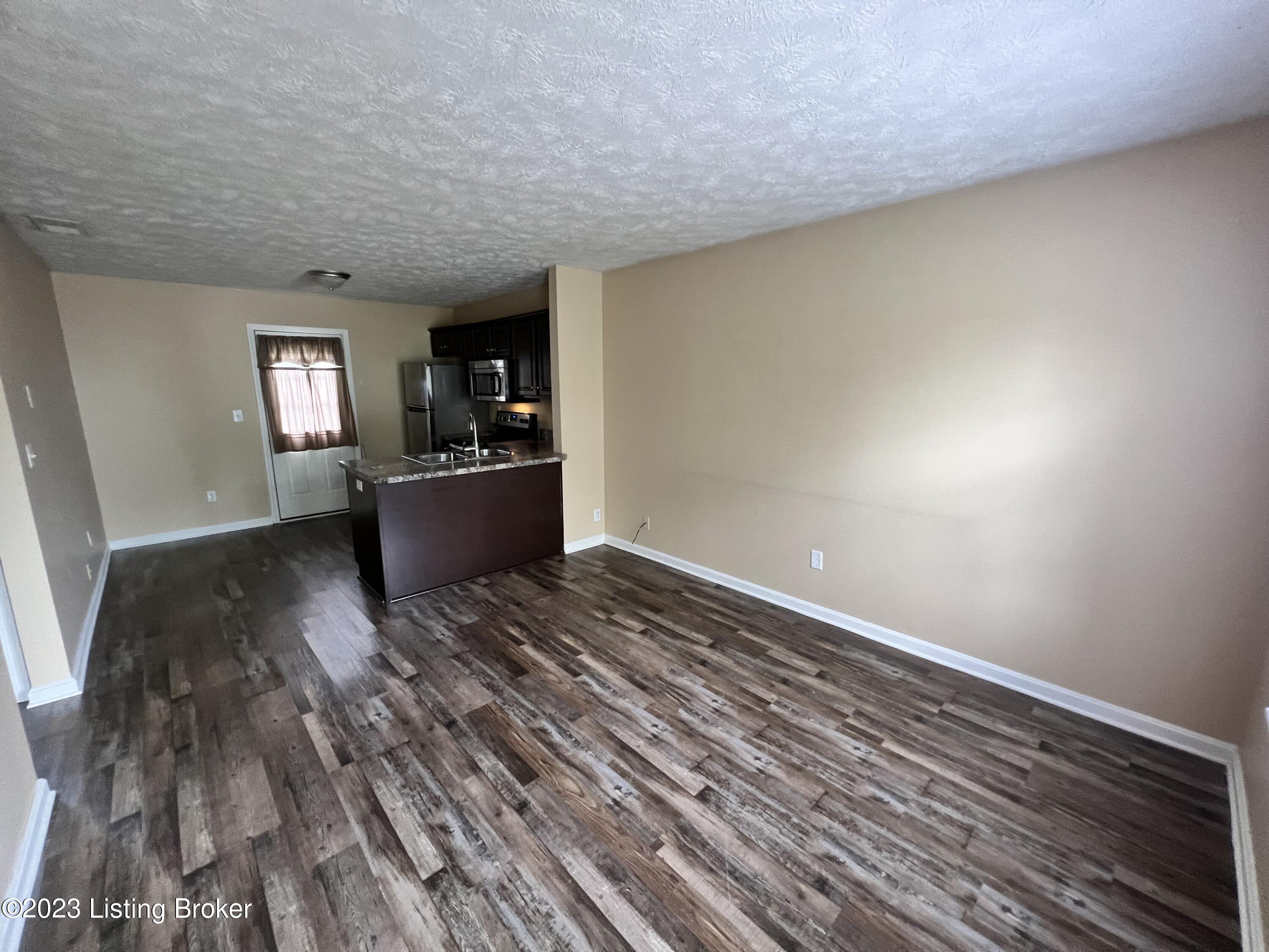 5802 Lake Erie Dr Property Photo 6