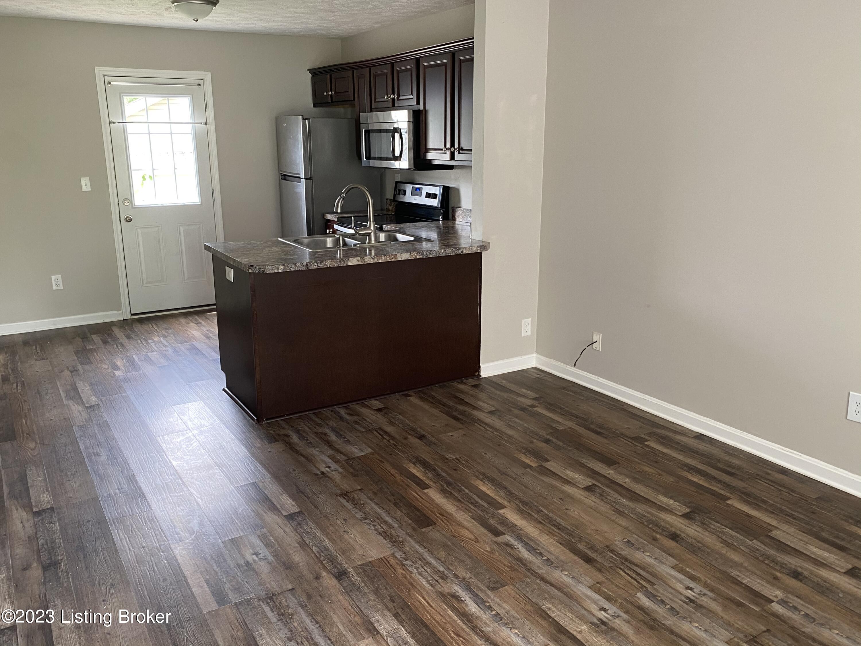 5802 Lake Erie Dr Property Photo 7