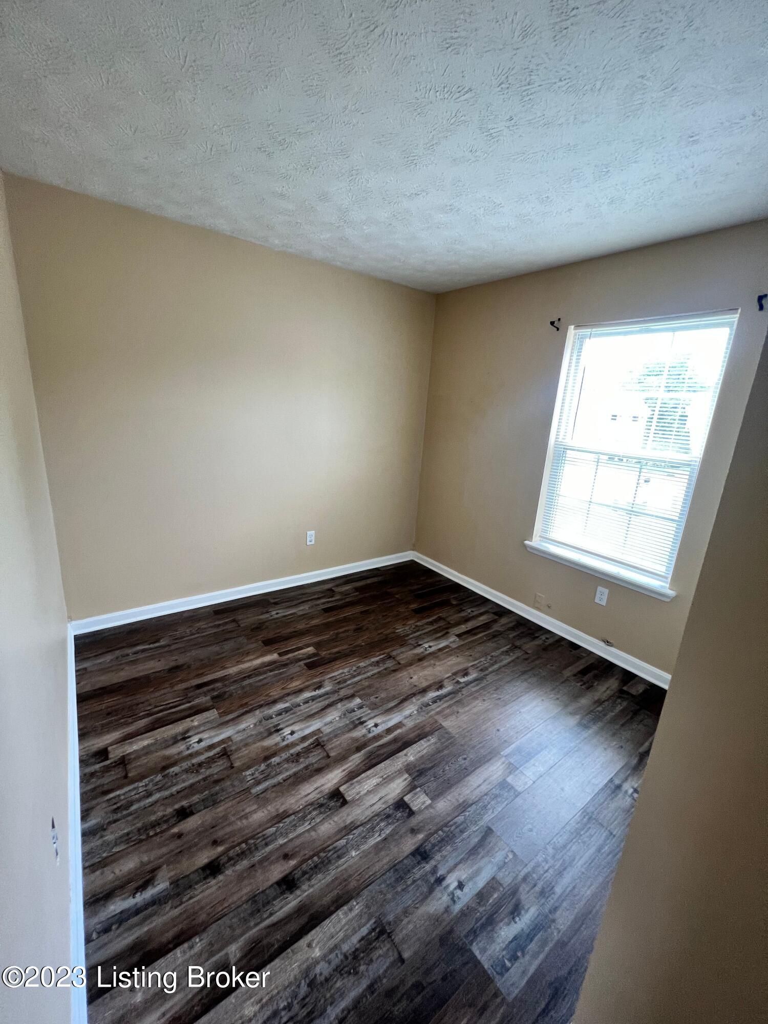 5802 Lake Erie Dr Property Photo 8