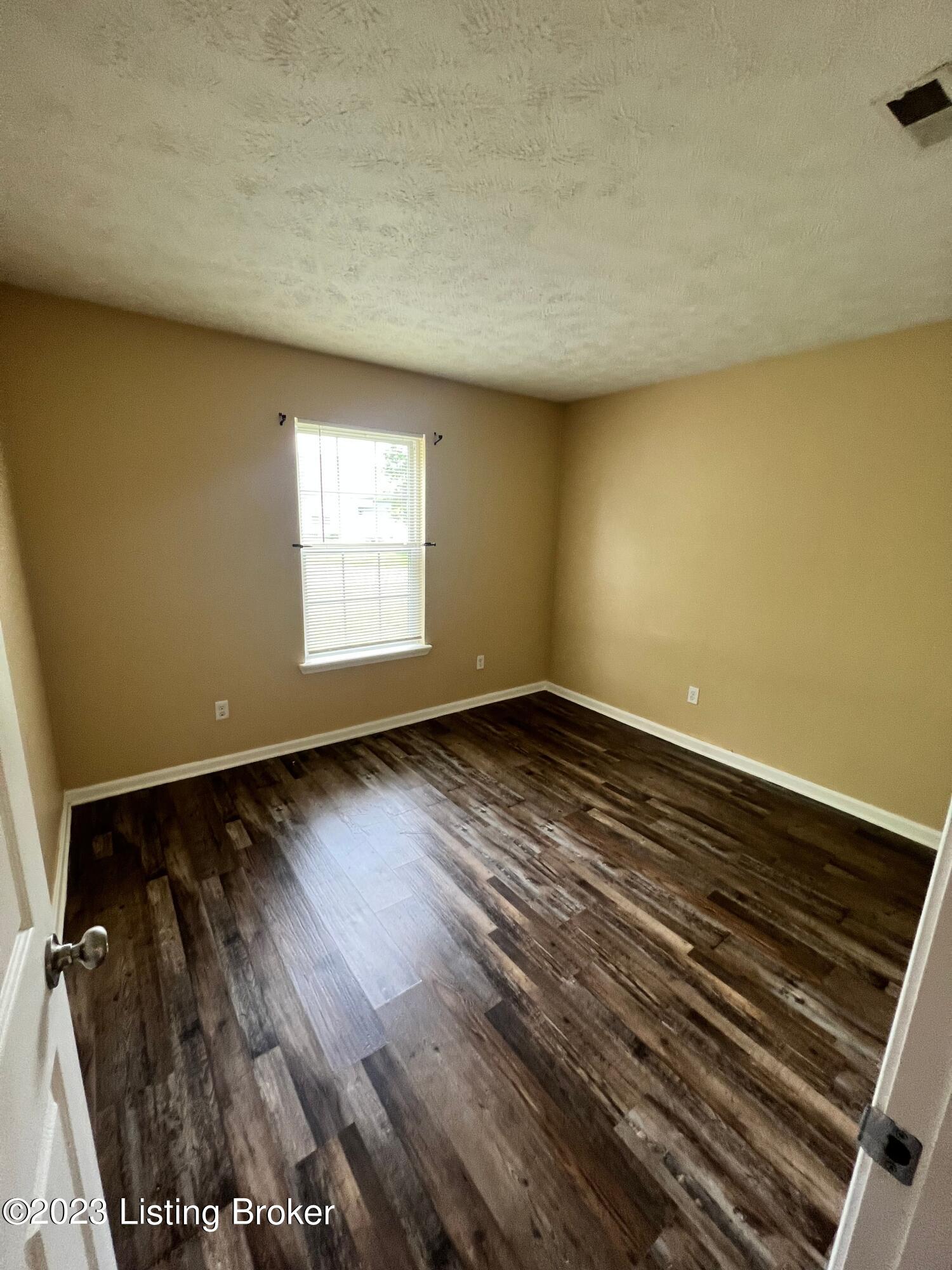 5802 Lake Erie Dr Property Photo 9