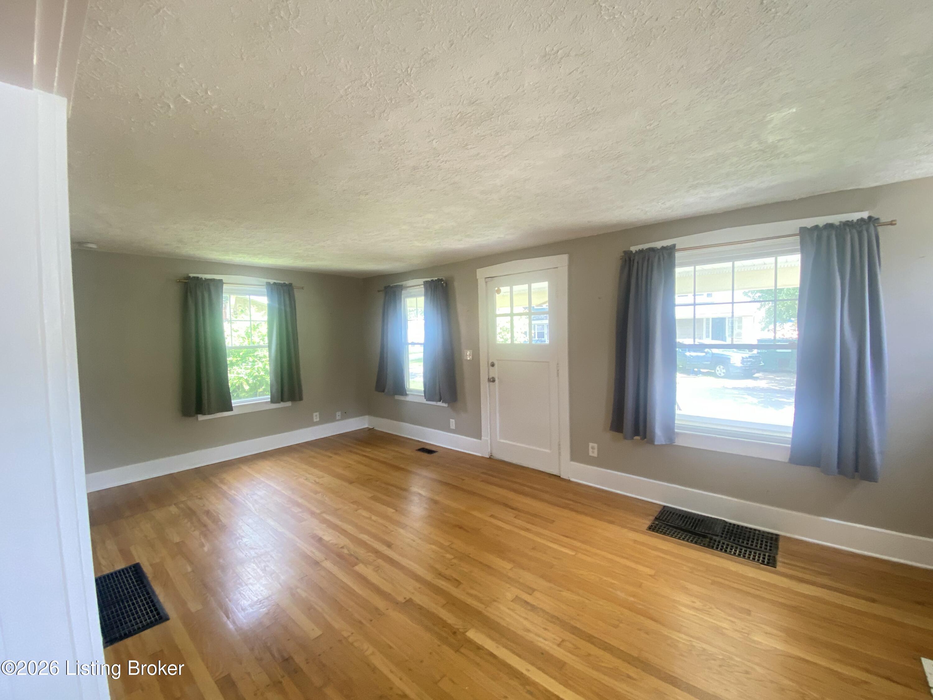 302 Iola Rd Property Photo 16