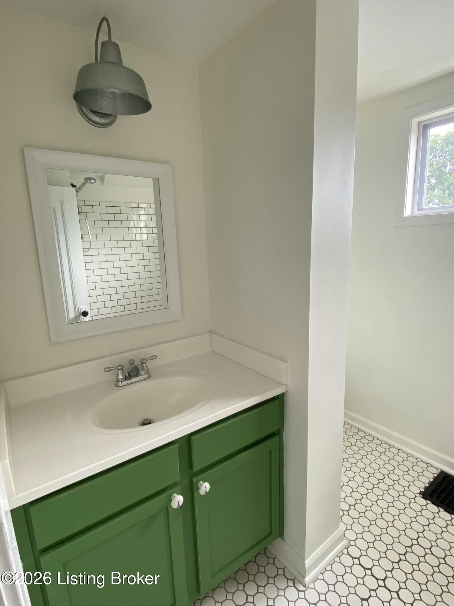 302 Iola Rd Property Photo 20