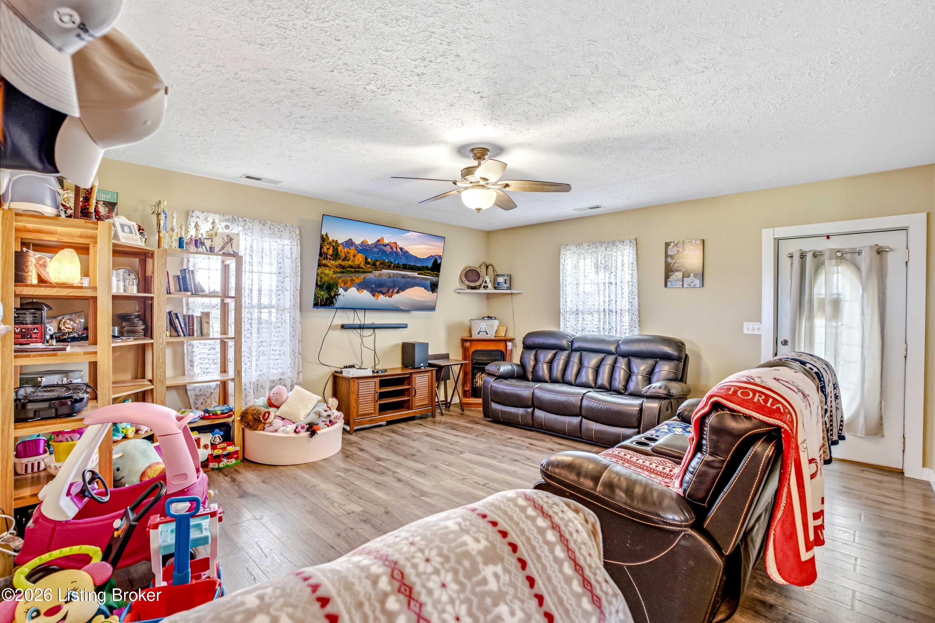 1629 Eveleigh Rd Property Photo 8