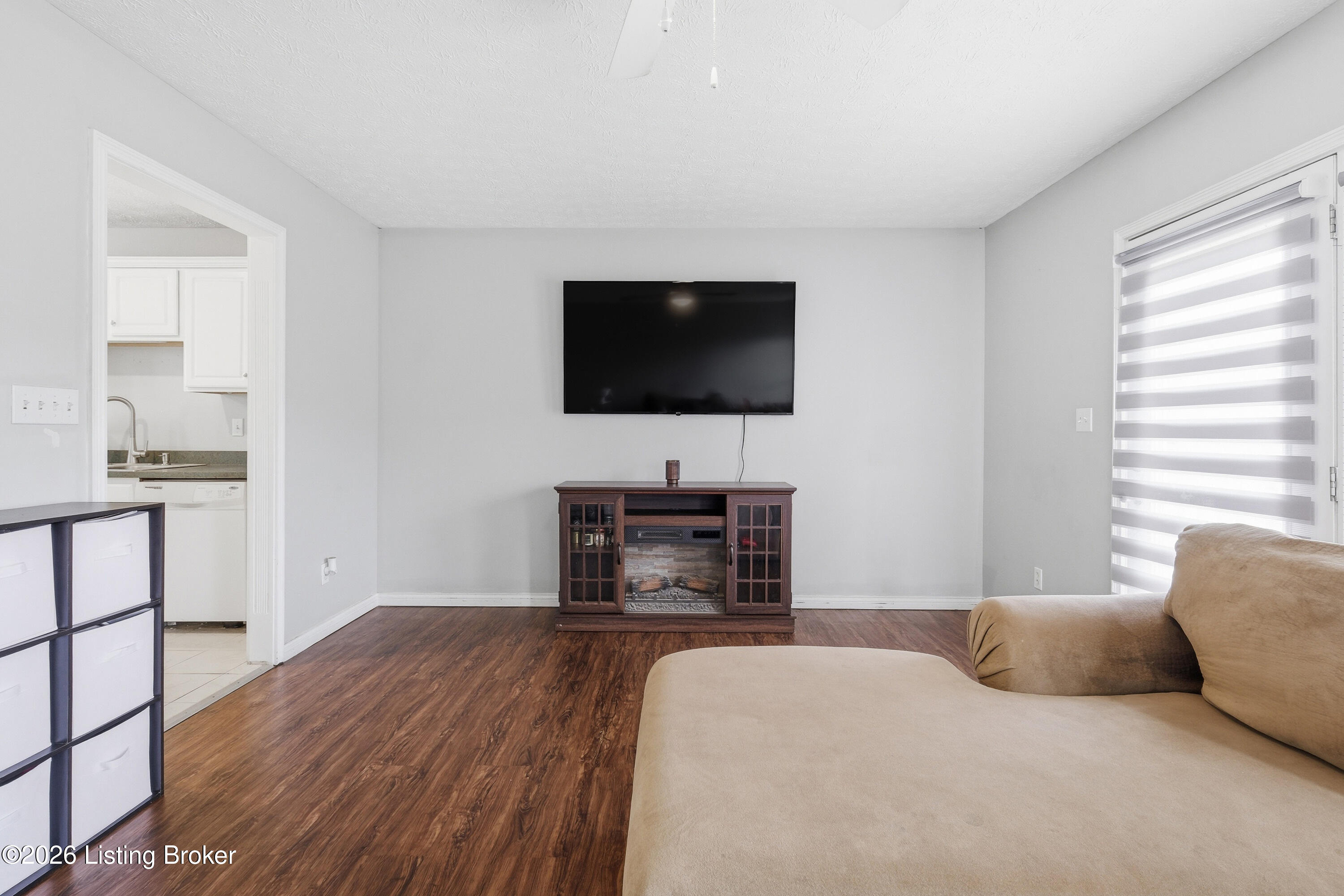 3028 Mason Way Property Photo 6