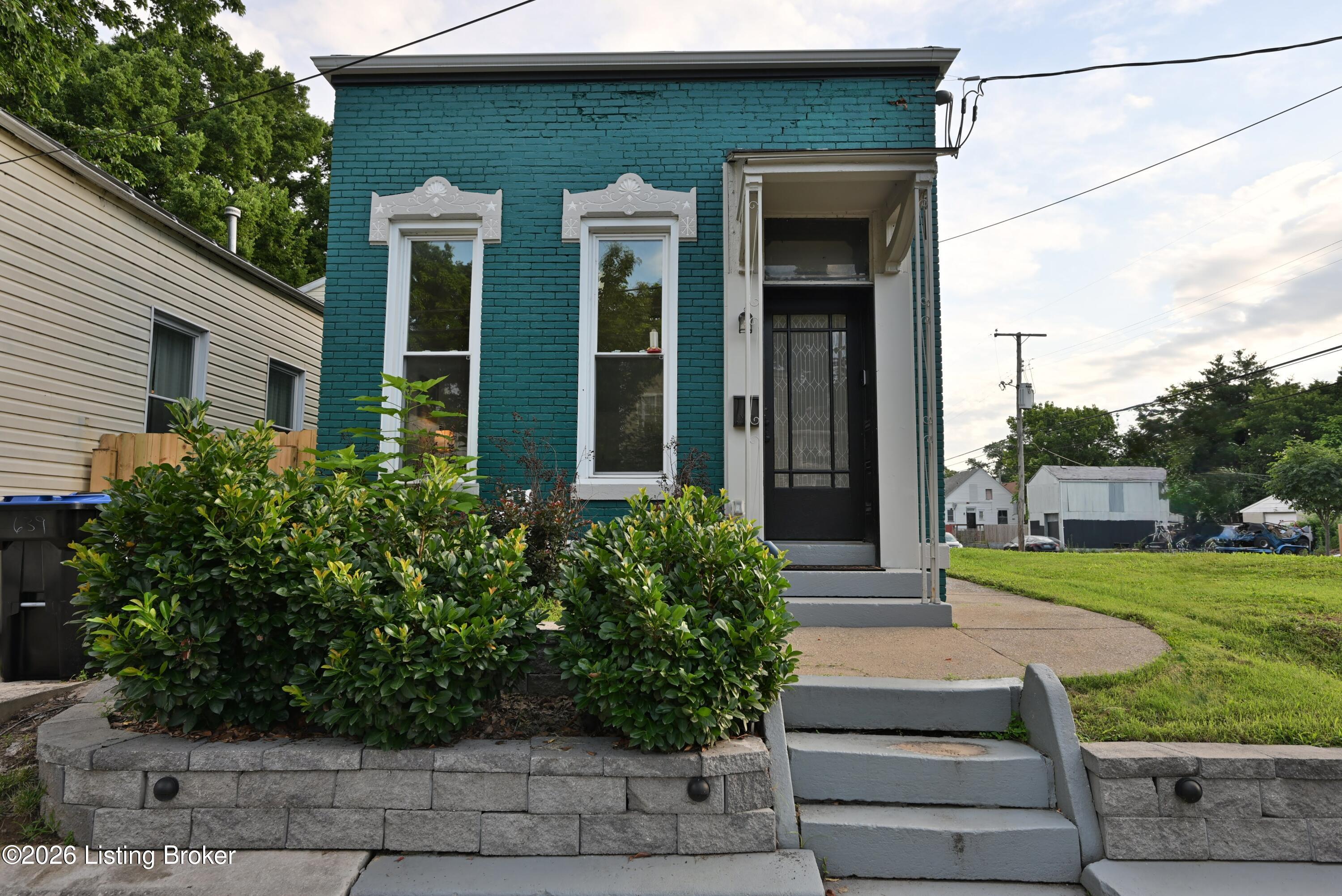 641 E Saint Catherine St Property Photo 1