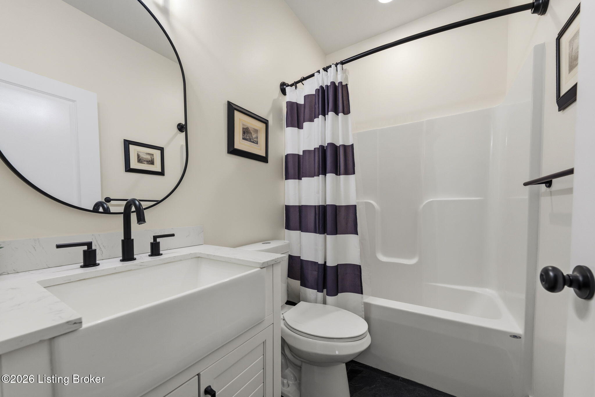 305 Ashwood Ave Property Photo 16