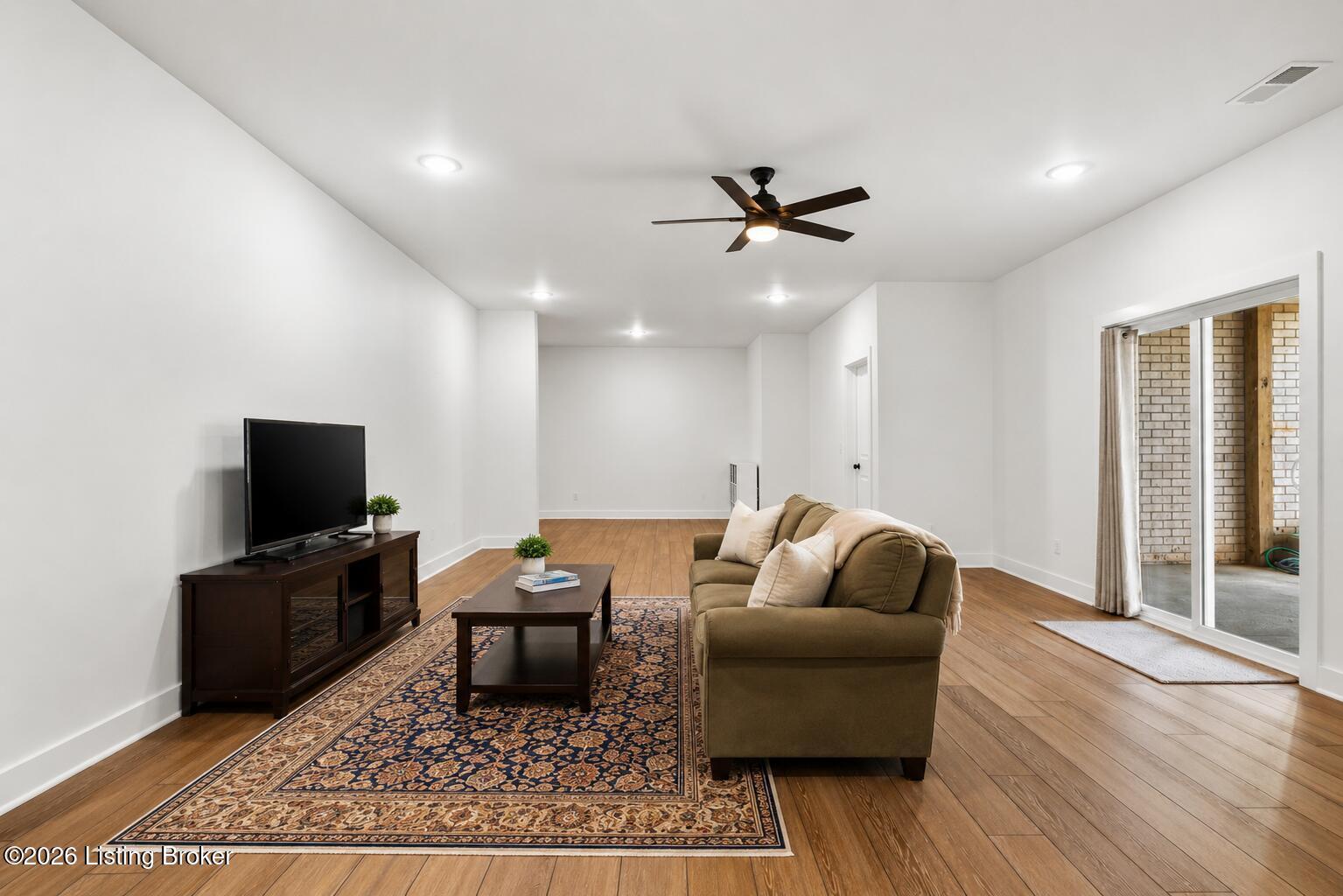 305 Ashwood Ave Property Photo 18