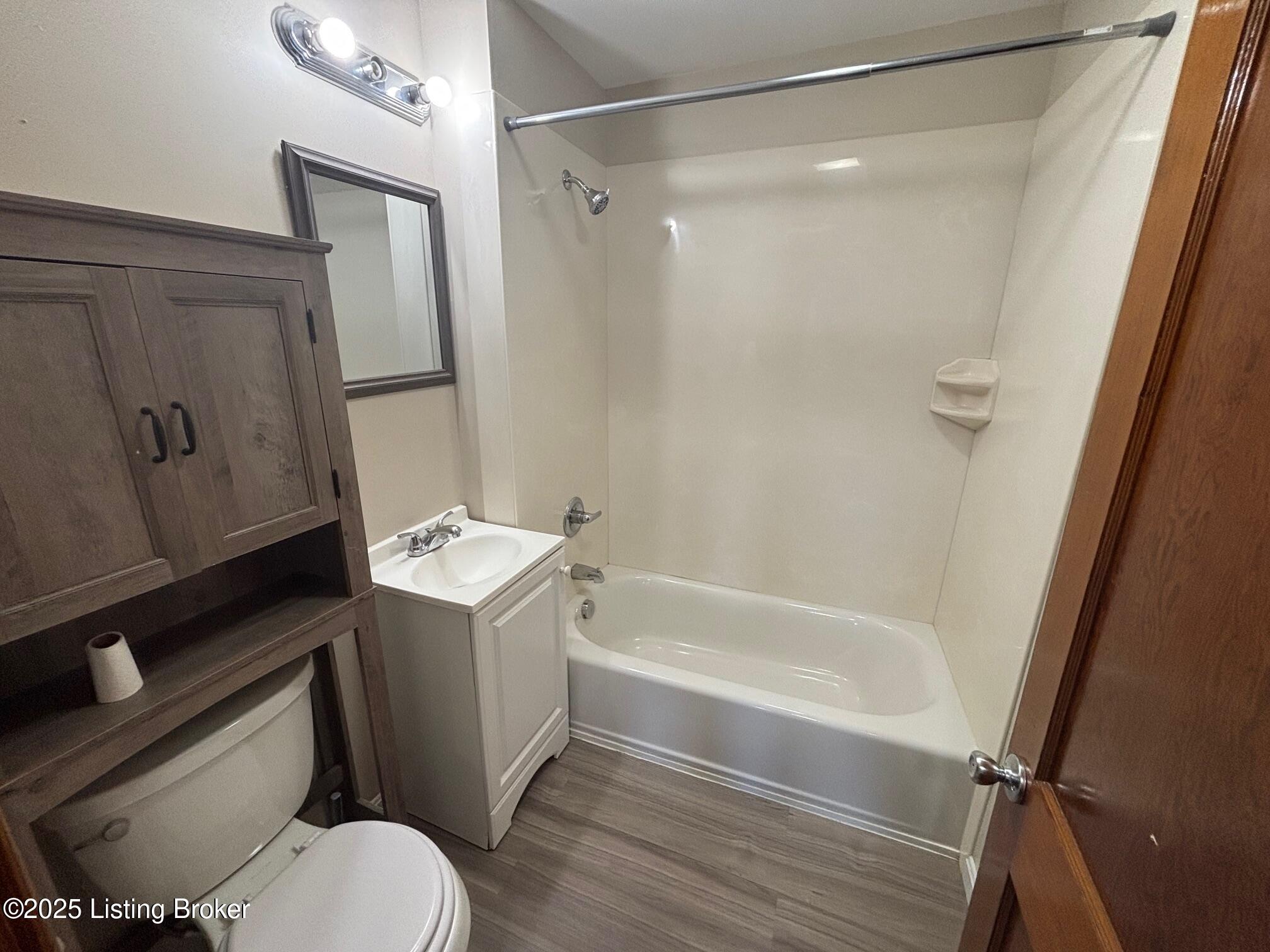 136 E Harrison Ave 2 Property Photo 6