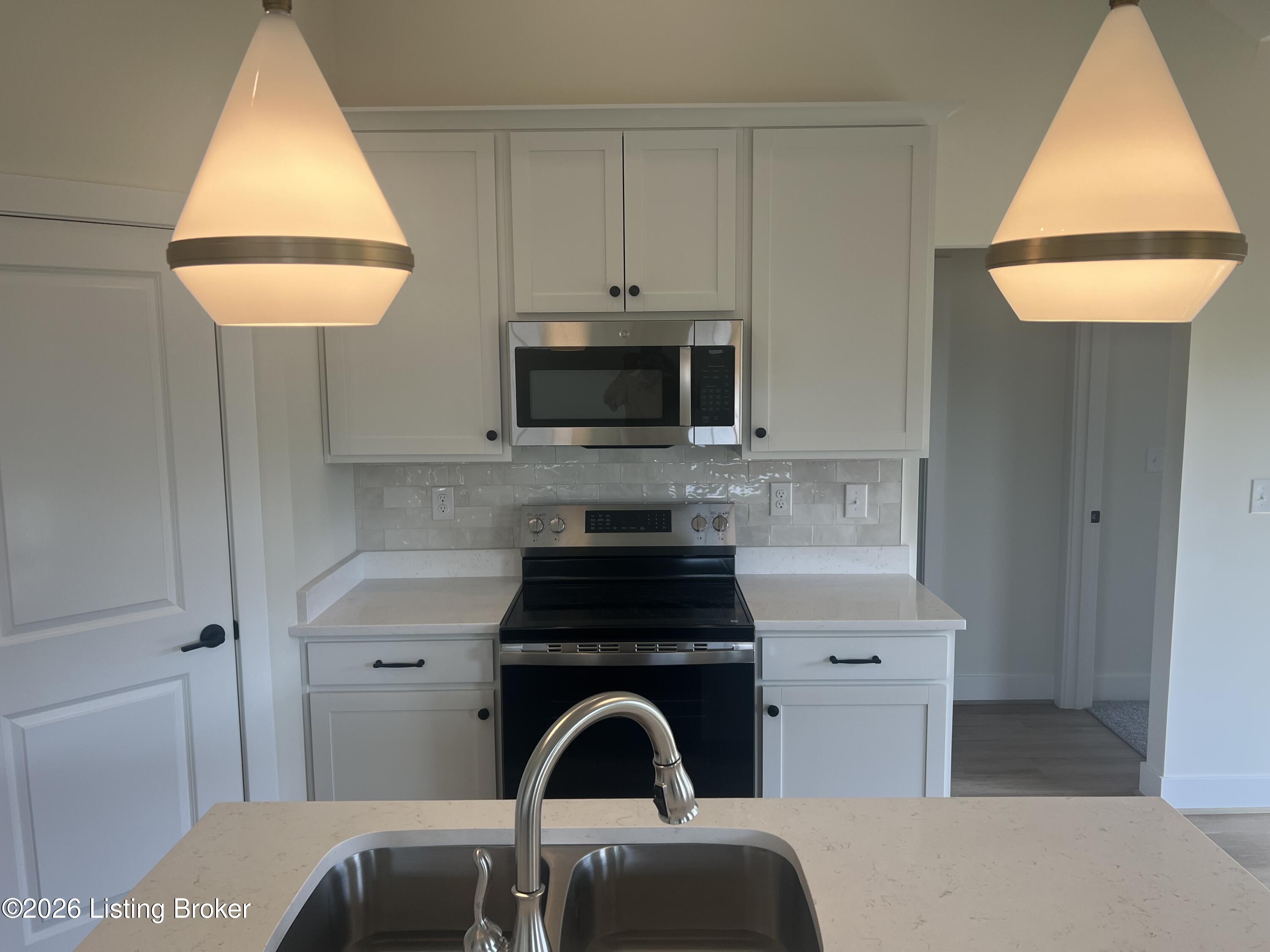 10118 Cedar Valley Ct Ln Property Photo 2