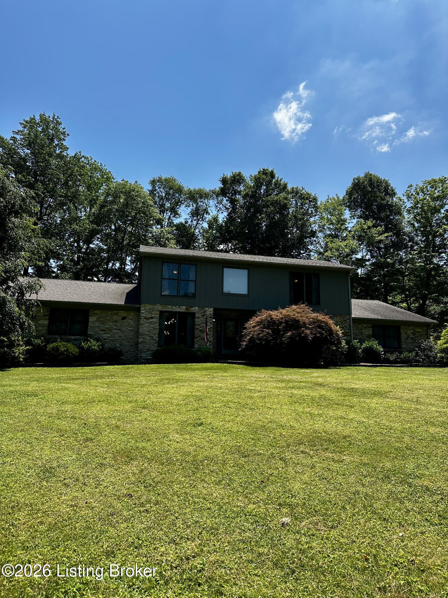 627 Maple Dr Property Photo 5