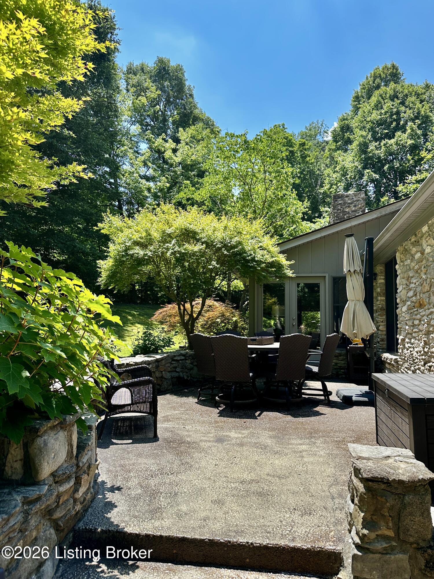 627 Maple Dr Property Photo 6