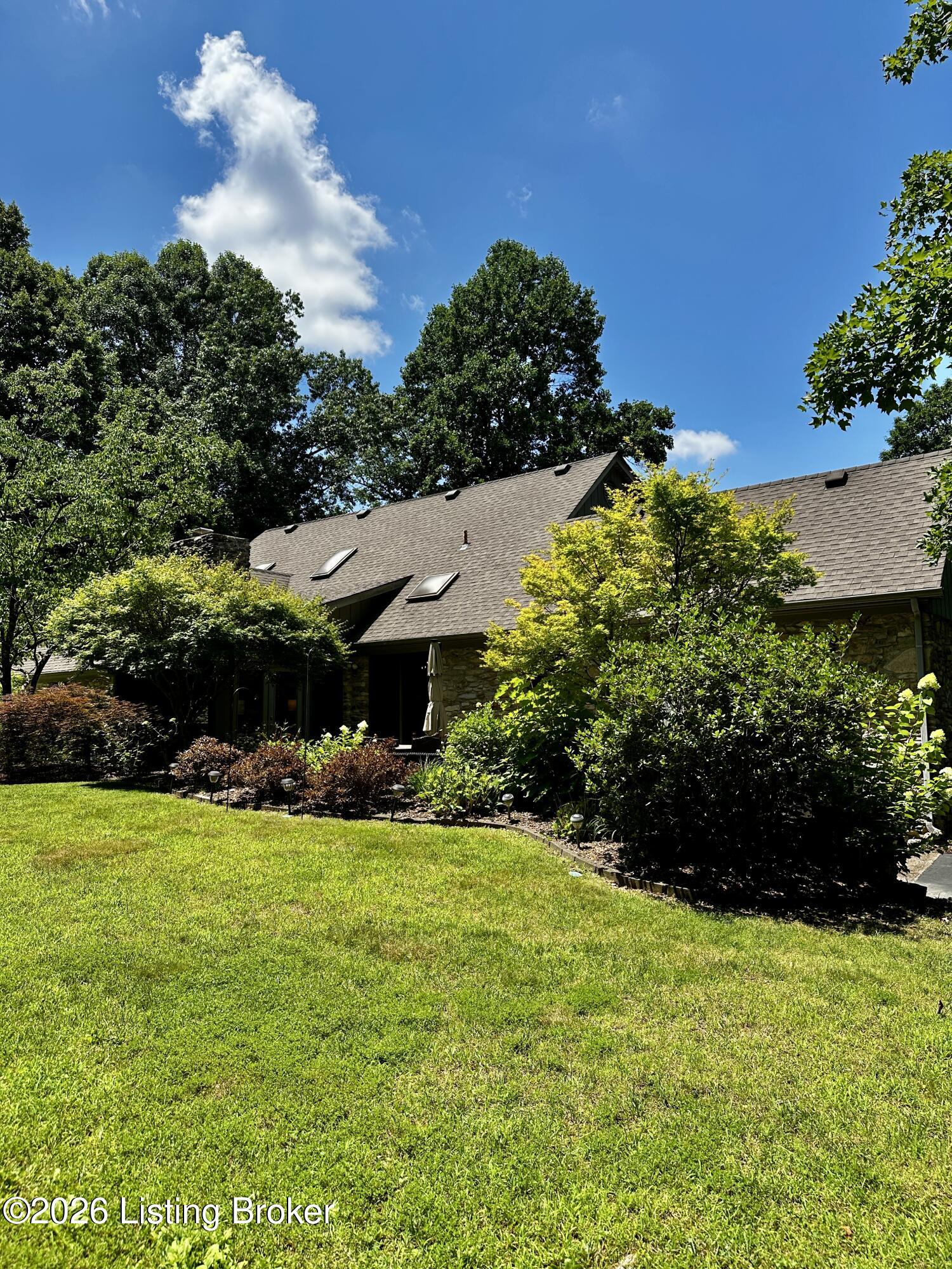 627 Maple Dr Property Photo 8