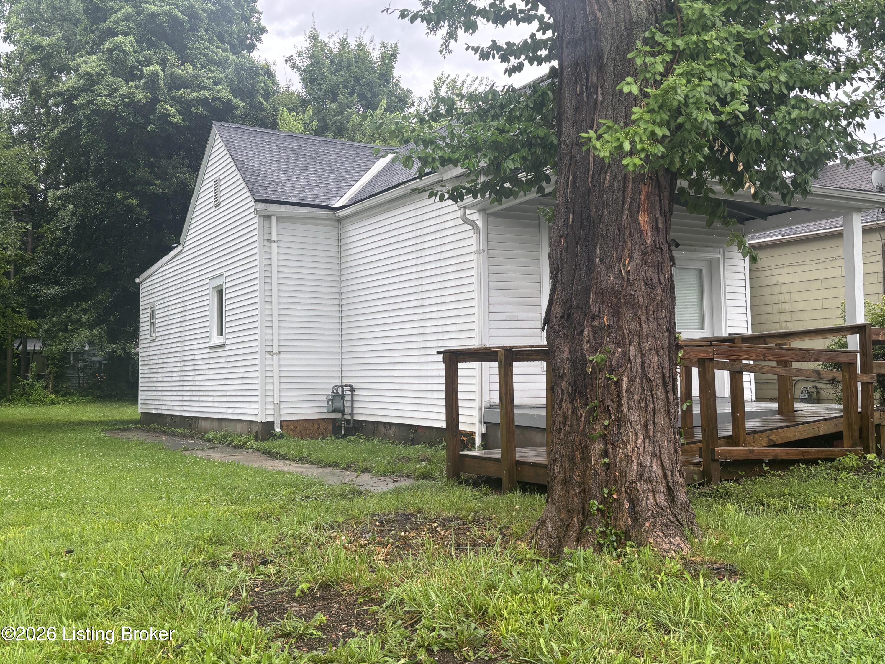 1455 Hazel St Property Photo 2