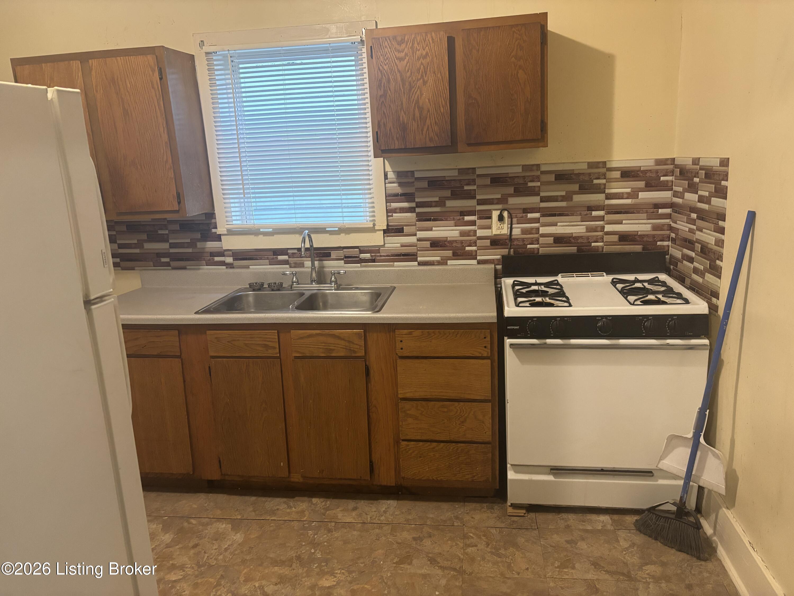 1455 Hazel St Property Photo 7
