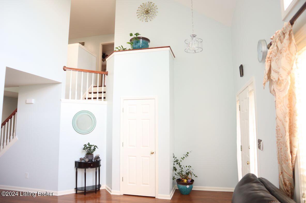 10129 Spring Gate Dr Property Photo 4