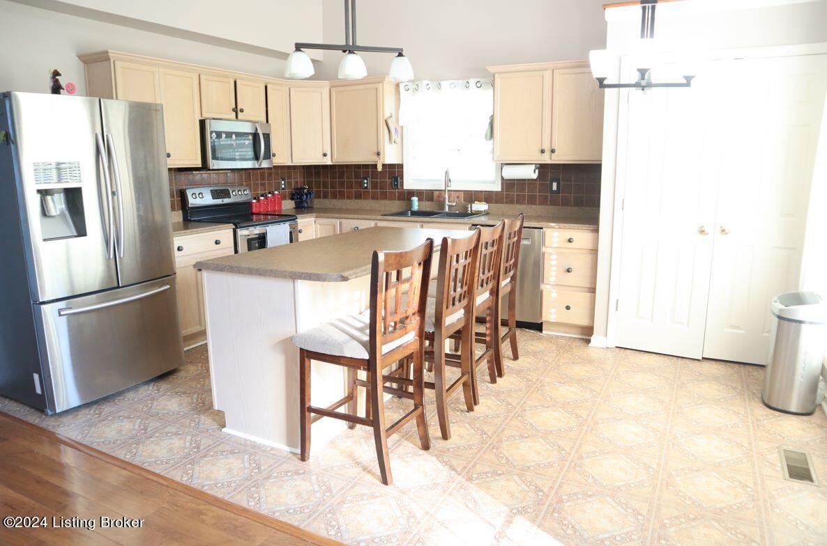 10129 Spring Gate Dr Property Photo 9