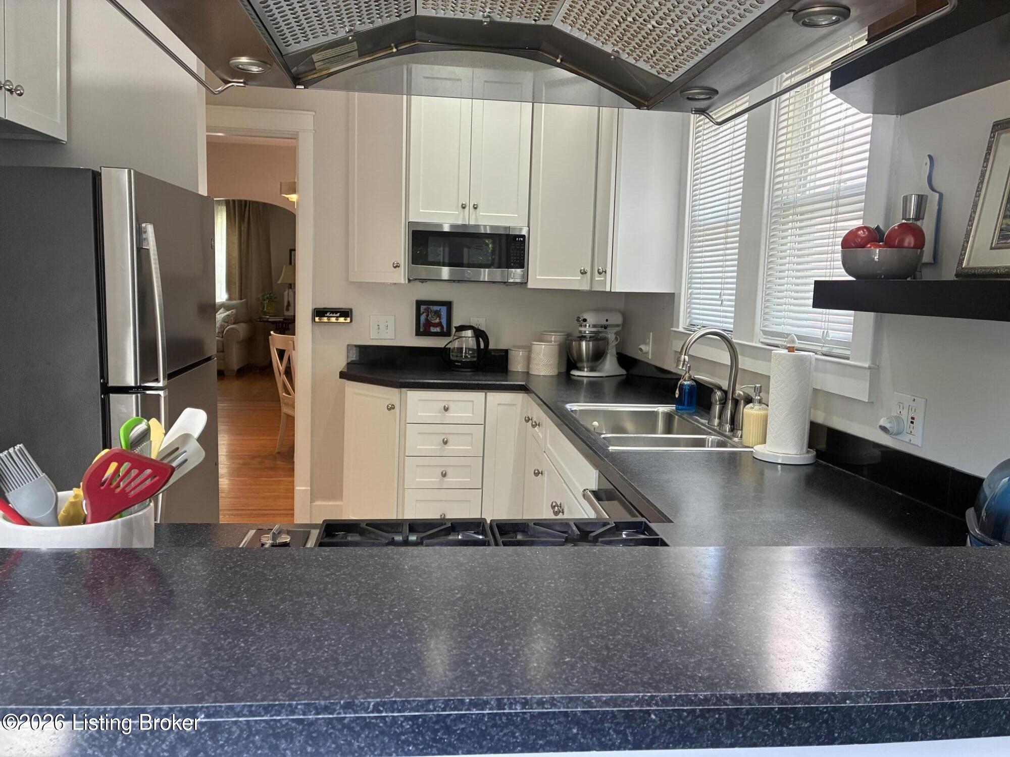 419 Wendover Ave Property Photo 11