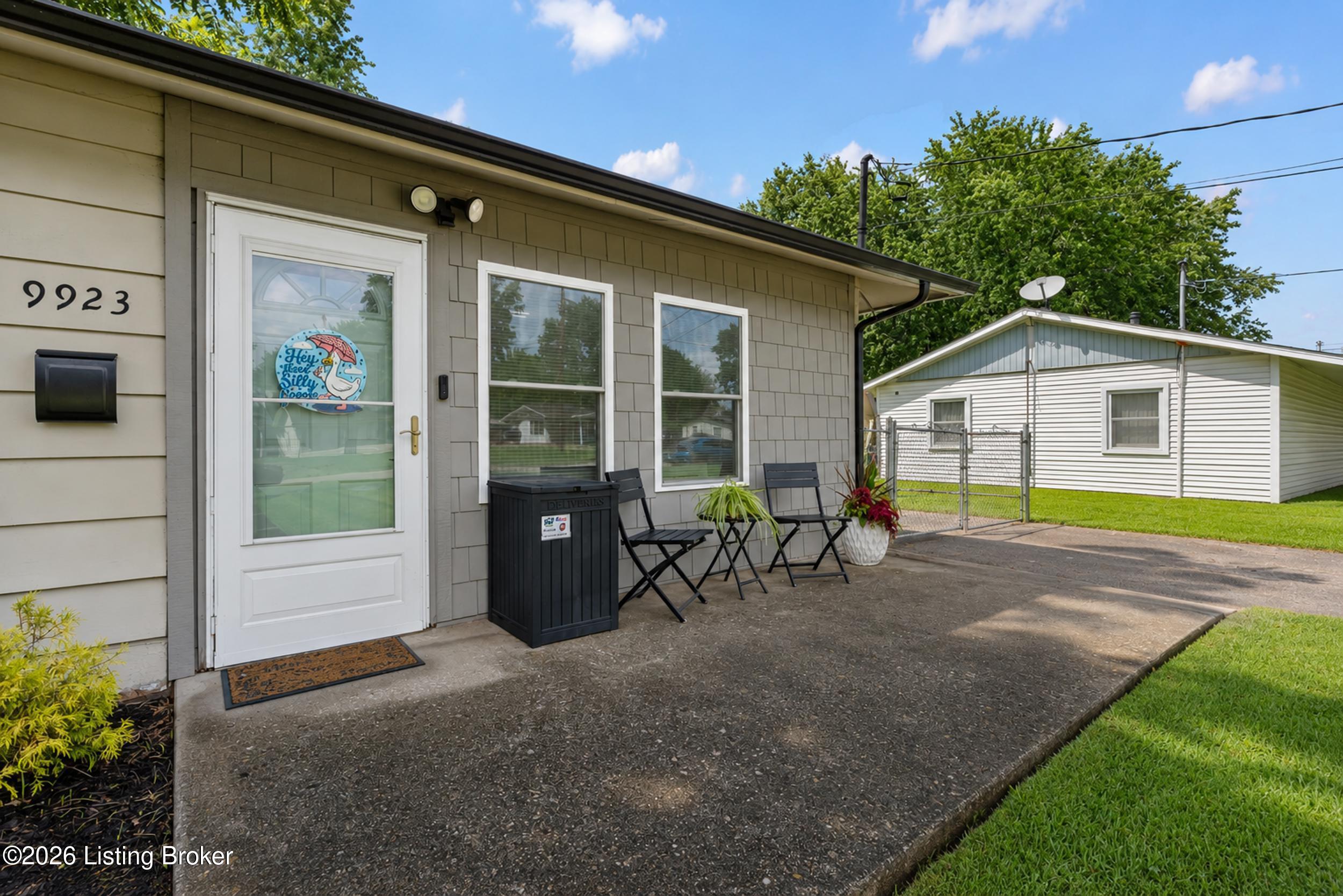 9923 Appollo Ln Property Photo 2