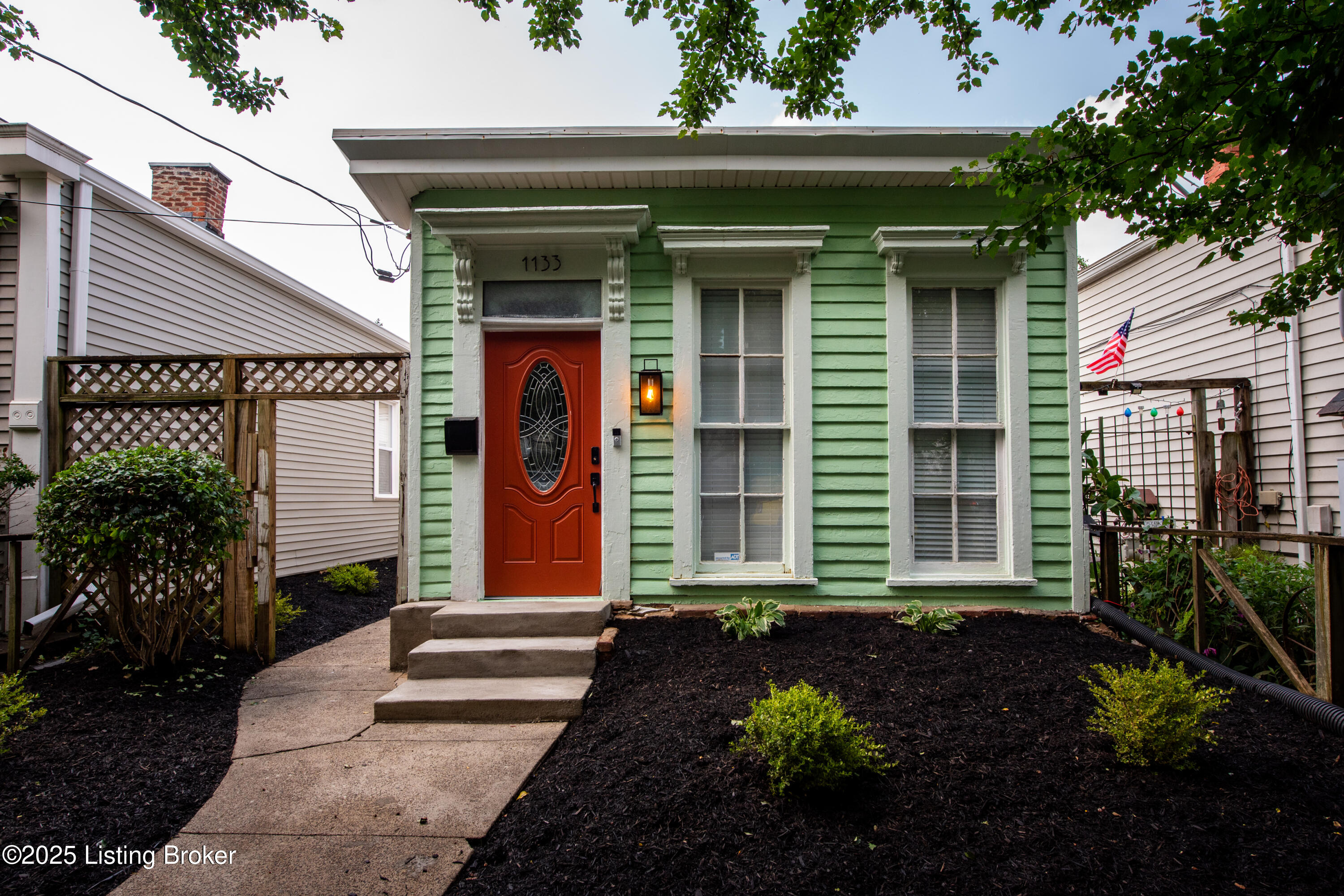 1133 Rogers St Property Photo 1