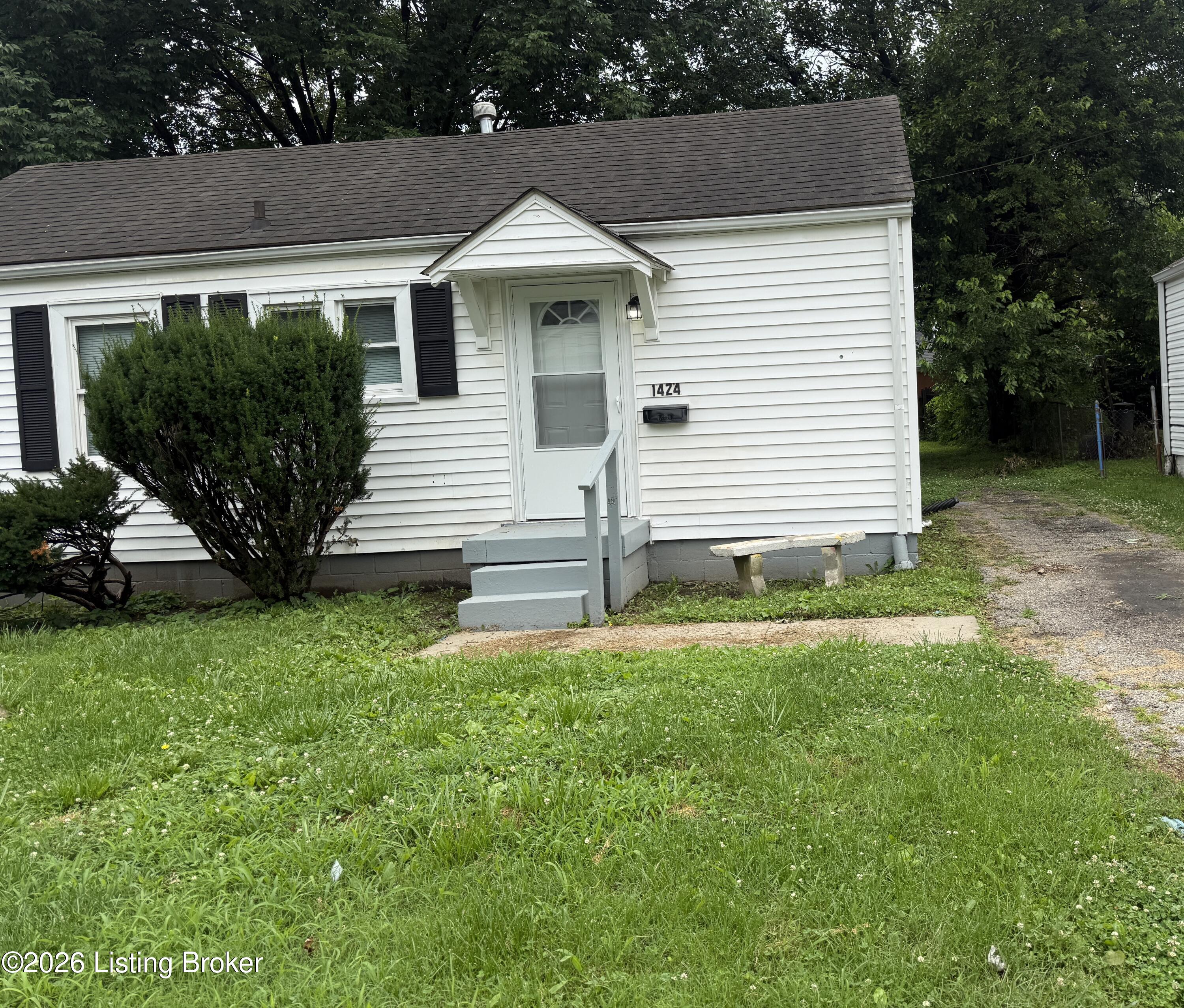 1424 Lillian Ave Property Photo 1