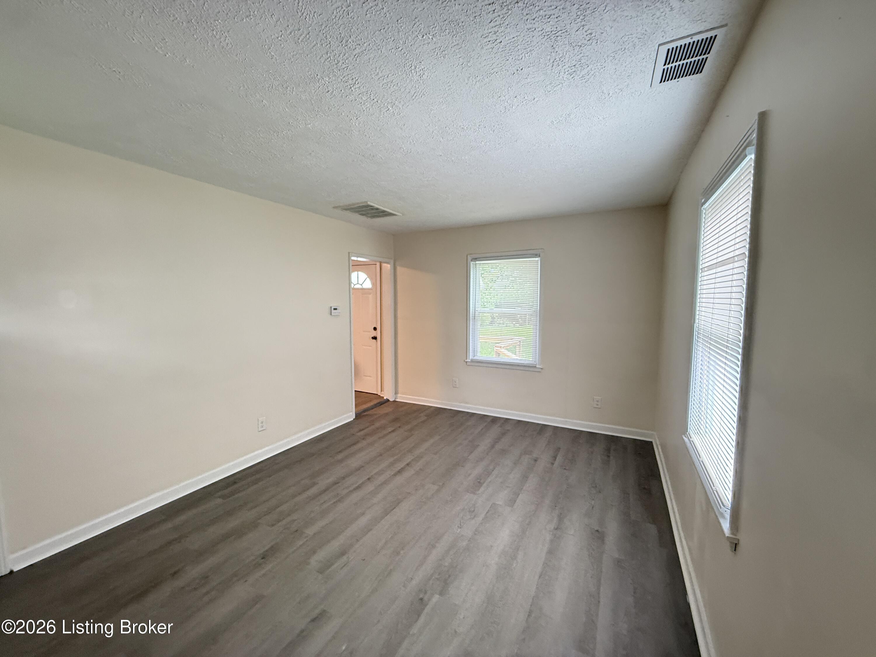 1424 Lillian Ave Property Photo 3