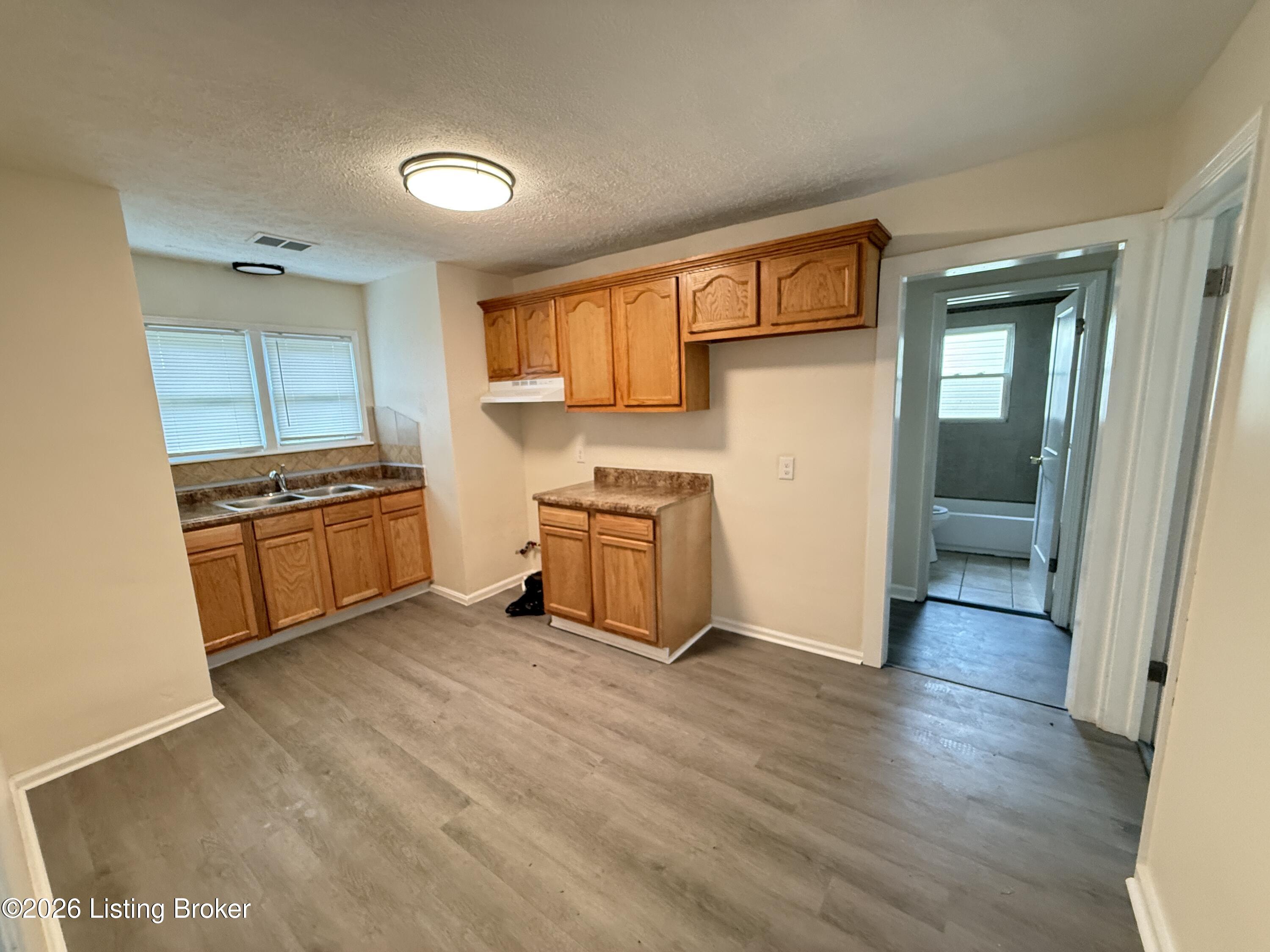1424 Lillian Ave Property Photo 4