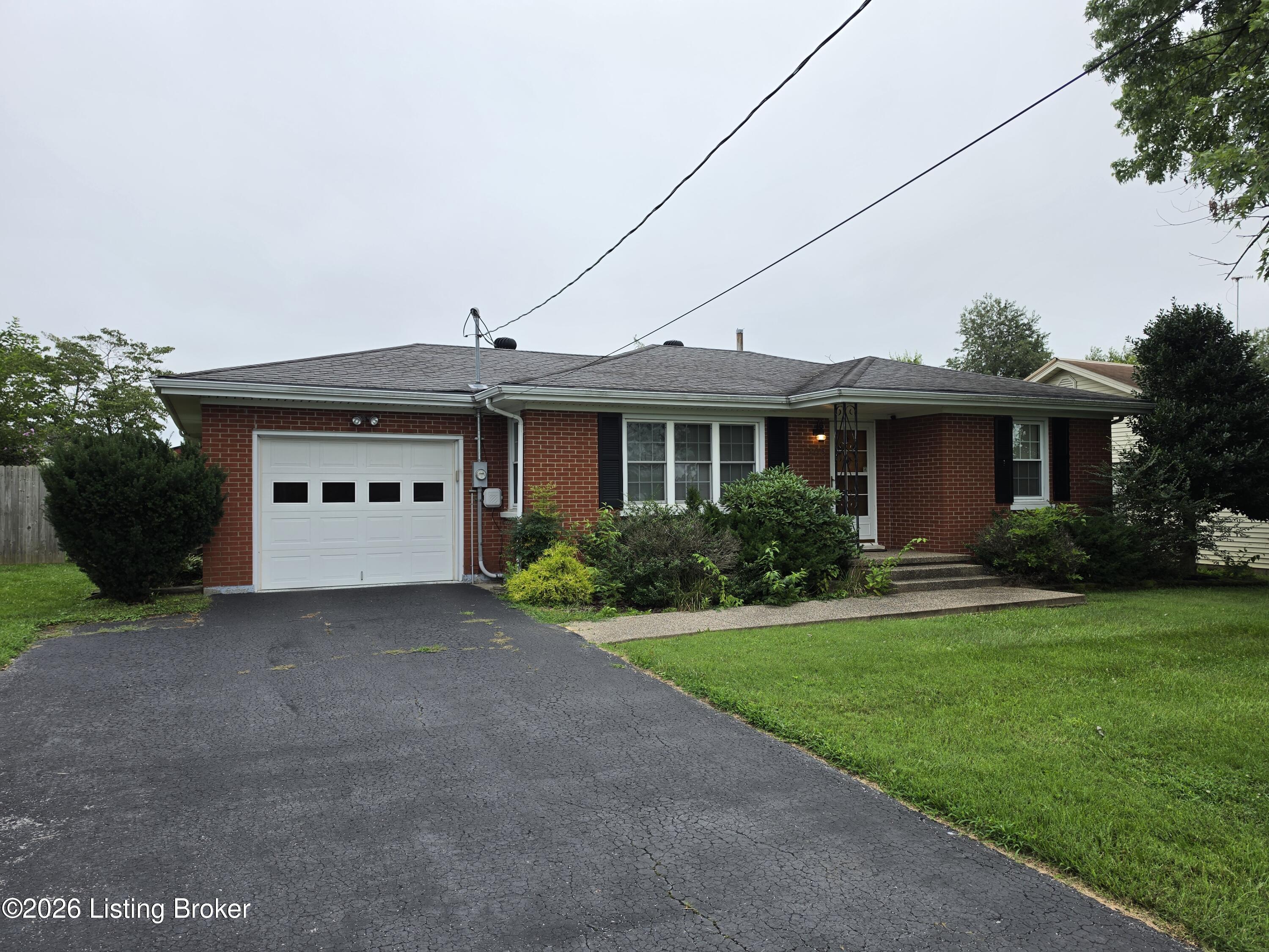 105 Greenhill Dr Property Photo 2