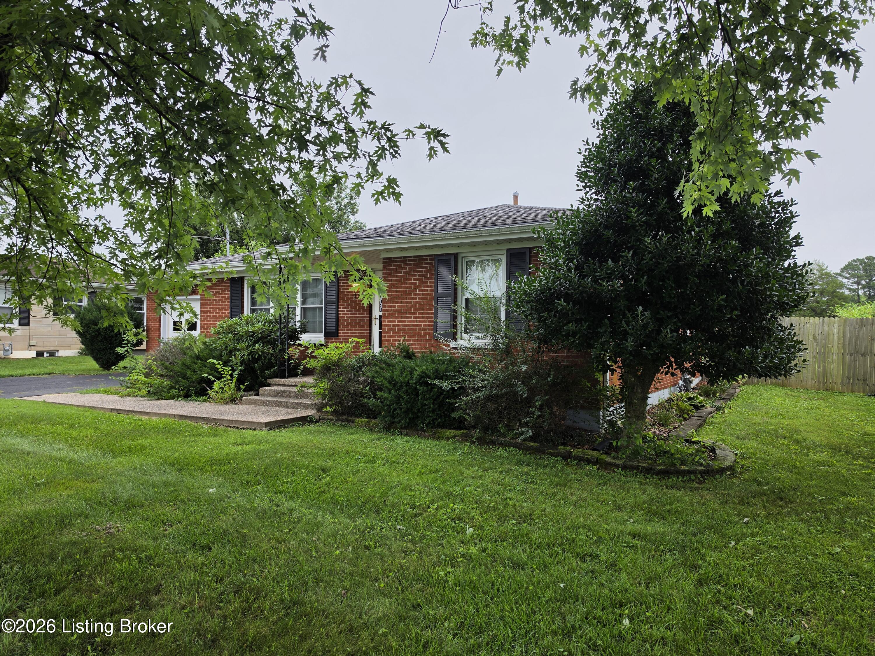 105 Greenhill Dr Property Photo 3