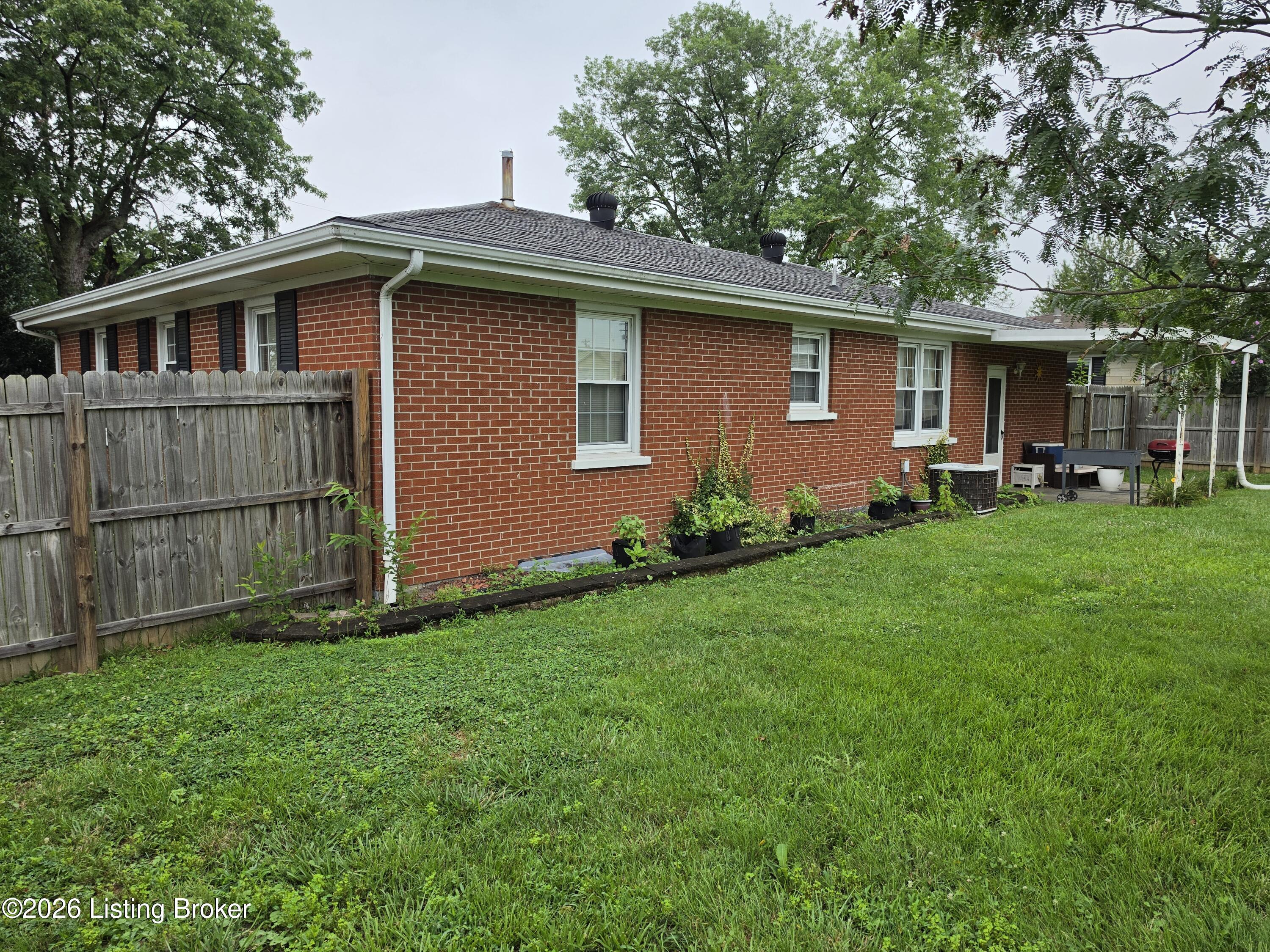 105 Greenhill Dr Property Photo 17