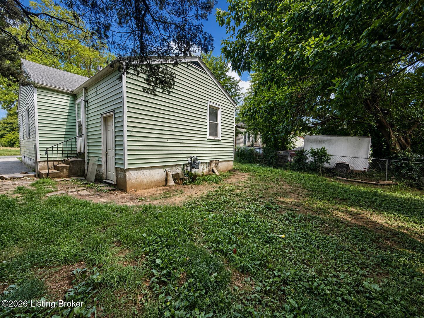 1800 Beech St Property Photo 3