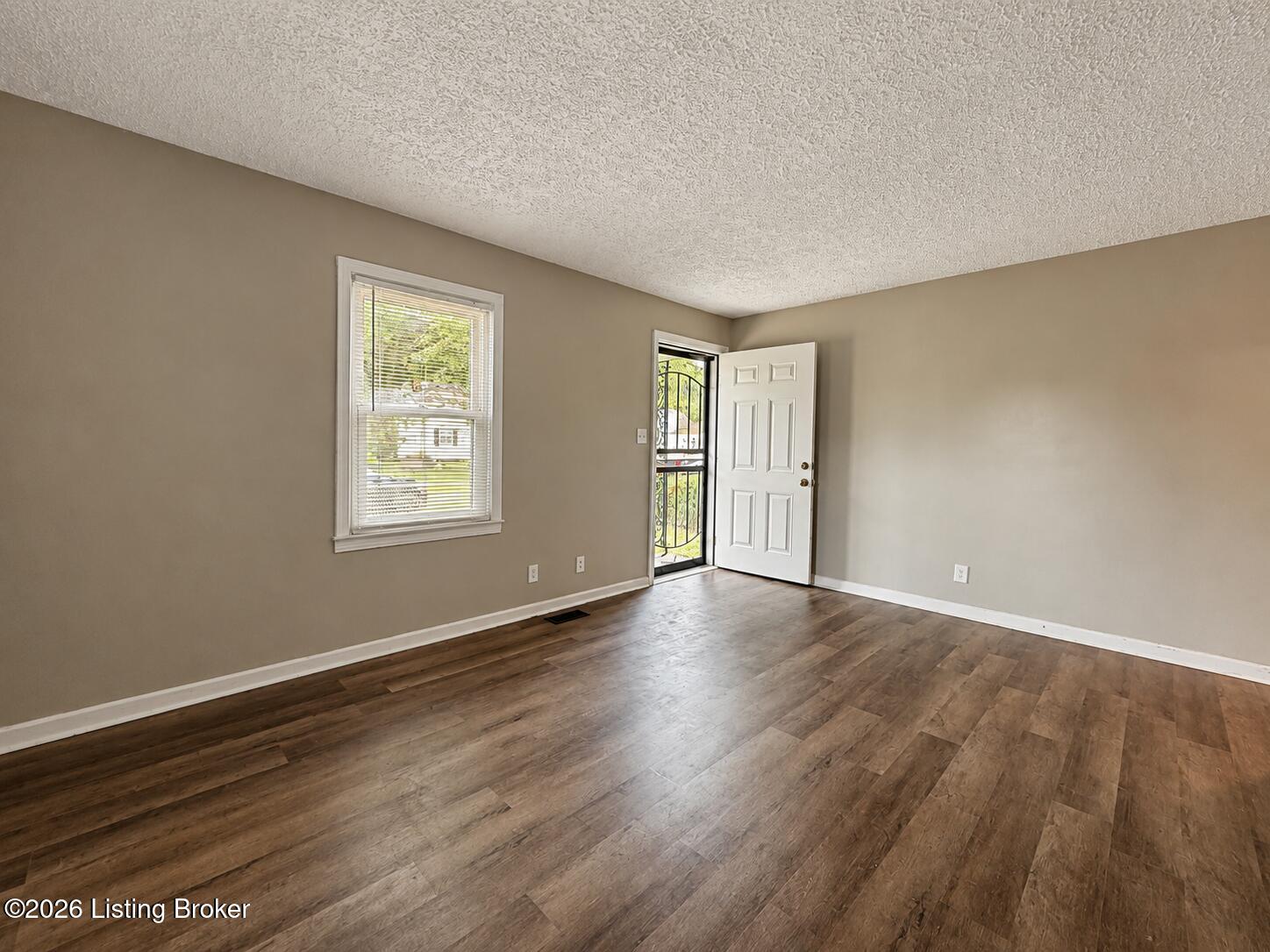 1800 Beech St Property Photo 6