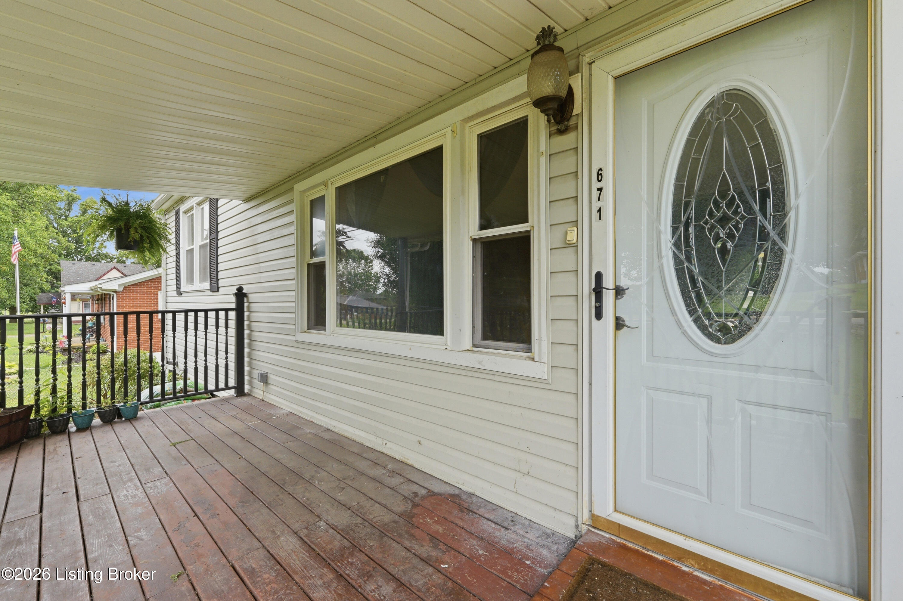 671 Main St Property Photo 3