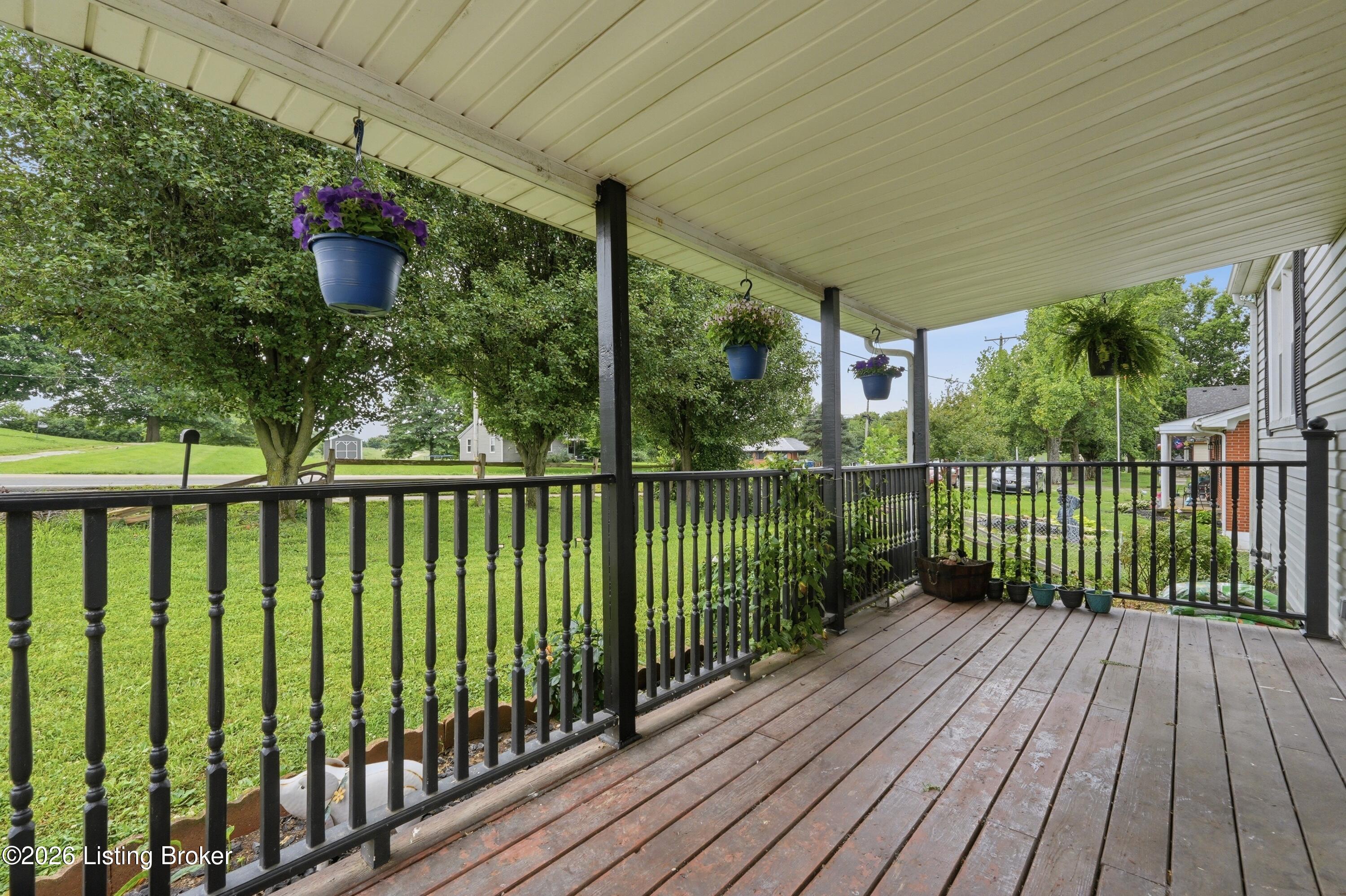 671 Main St Property Photo 4