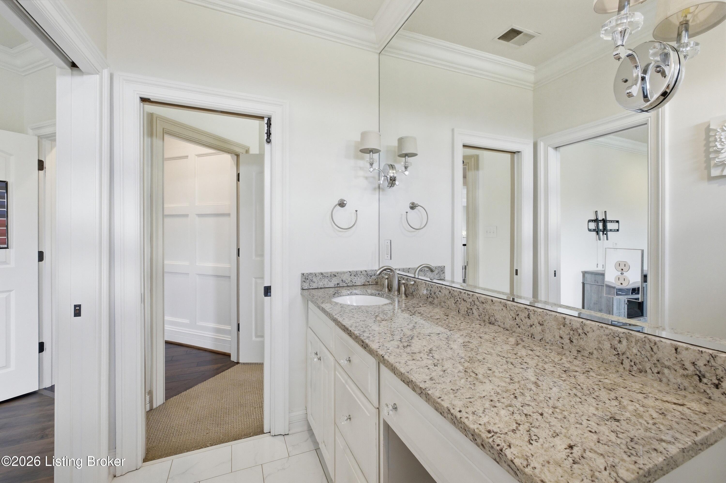 13401 Longwood Ln Property Photo 52