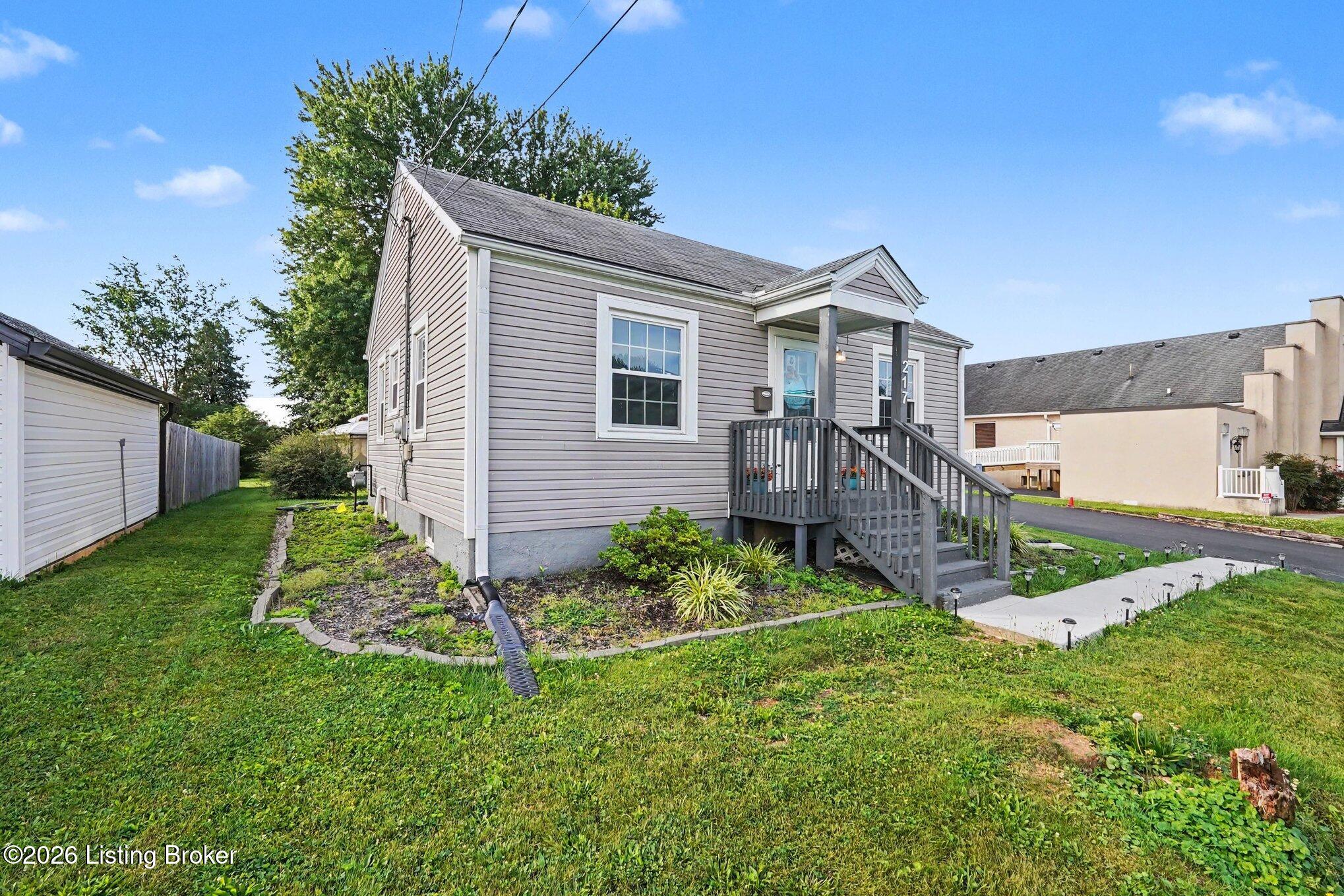 217 N Mantle Ave Property Photo 2