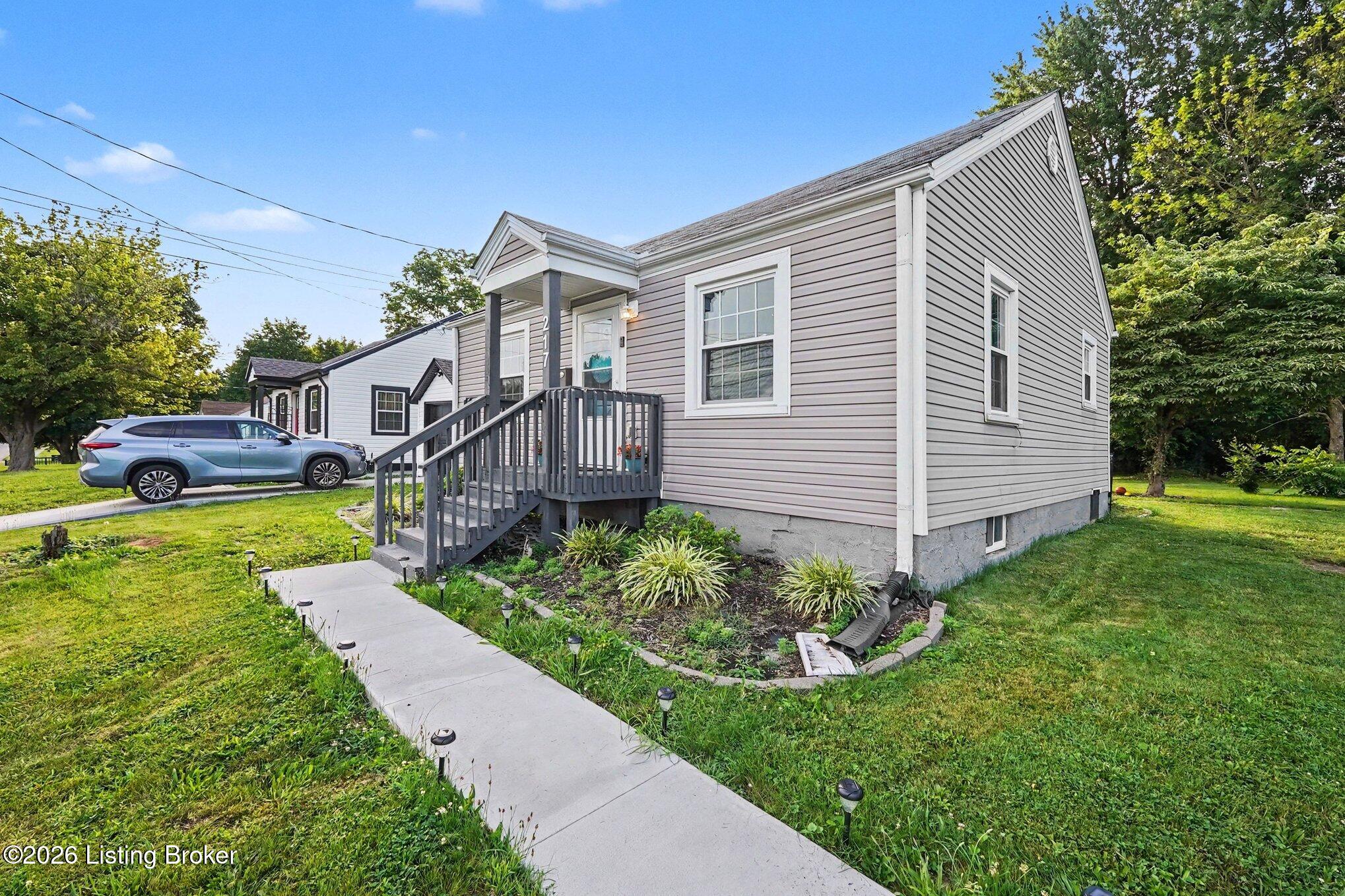 217 N Mantle Ave Property Photo 3