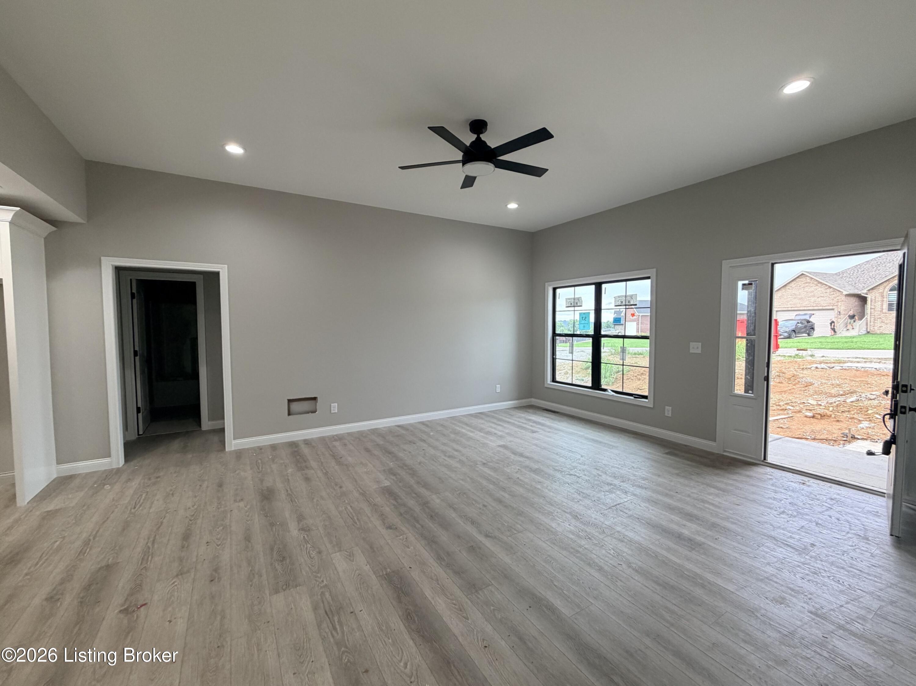 186 New Orleans Ct Property Photo 2