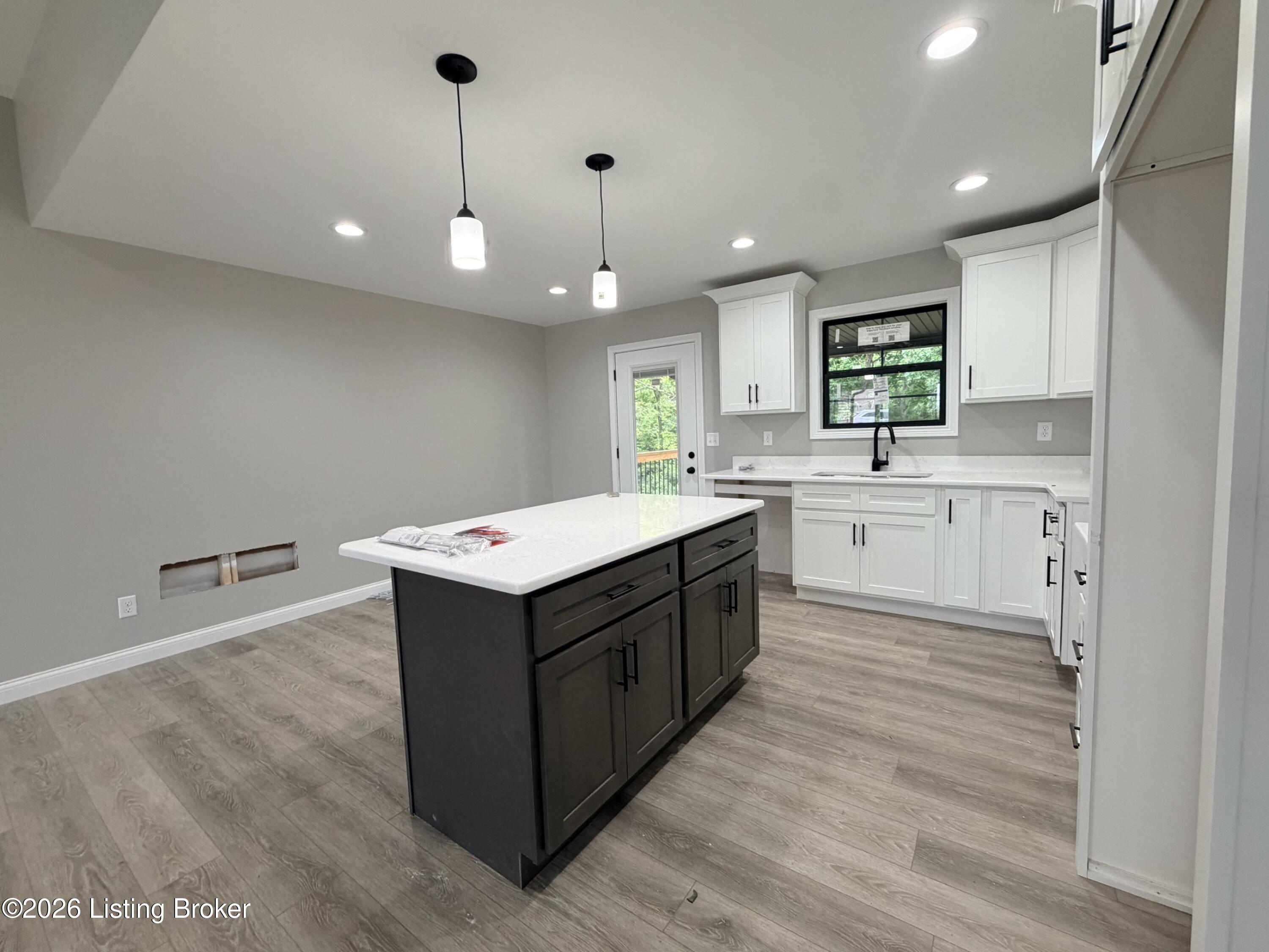 186 New Orleans Ct Property Photo 4