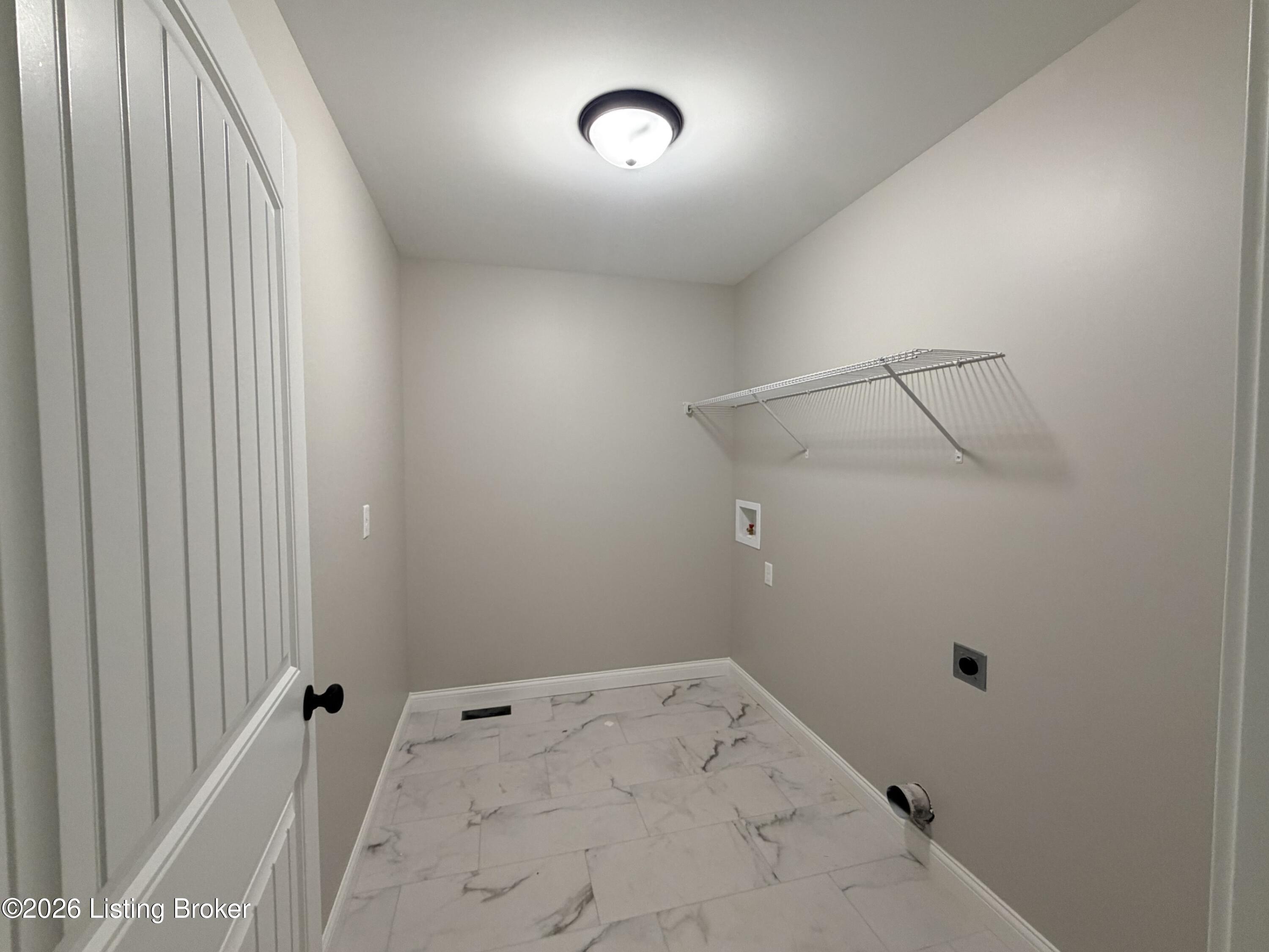 186 New Orleans Ct Property Photo 6