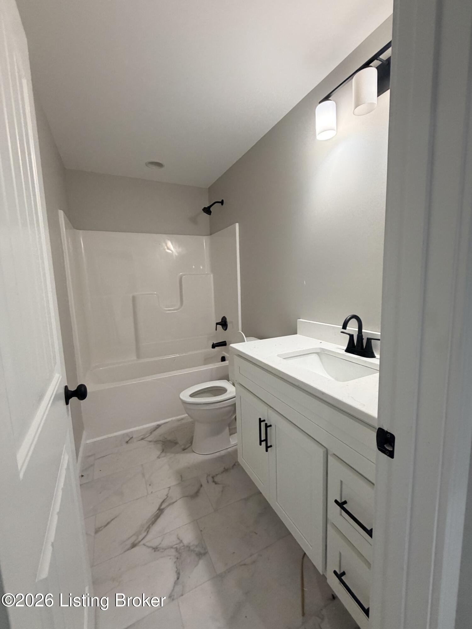 186 New Orleans Ct Property Photo 13