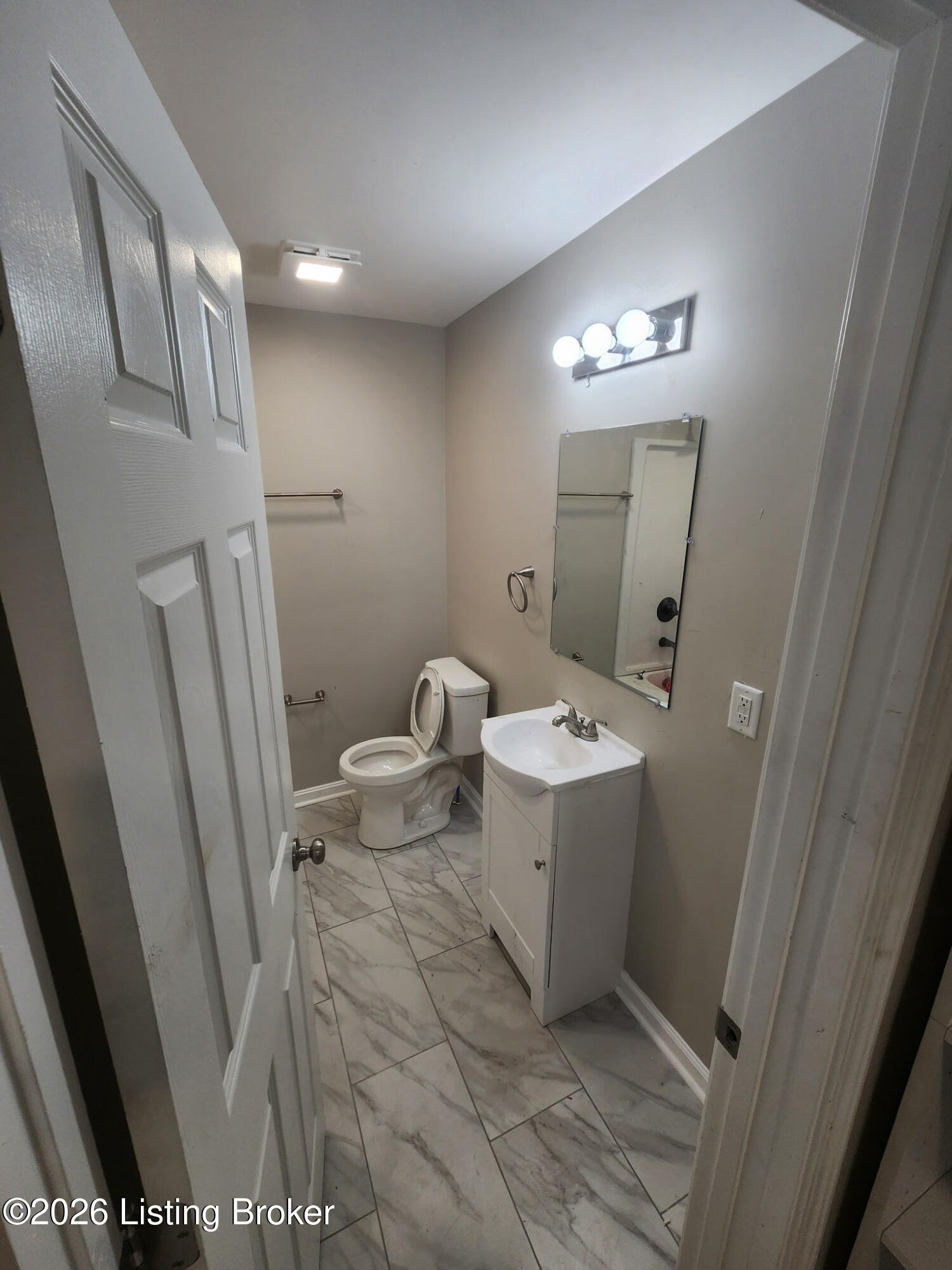 2142 Duncan St Property Photo 4